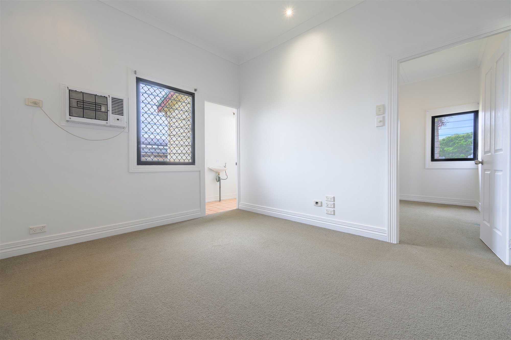 16 ROBERTS STREET, South Gladstone QLD 4680 - Image 9