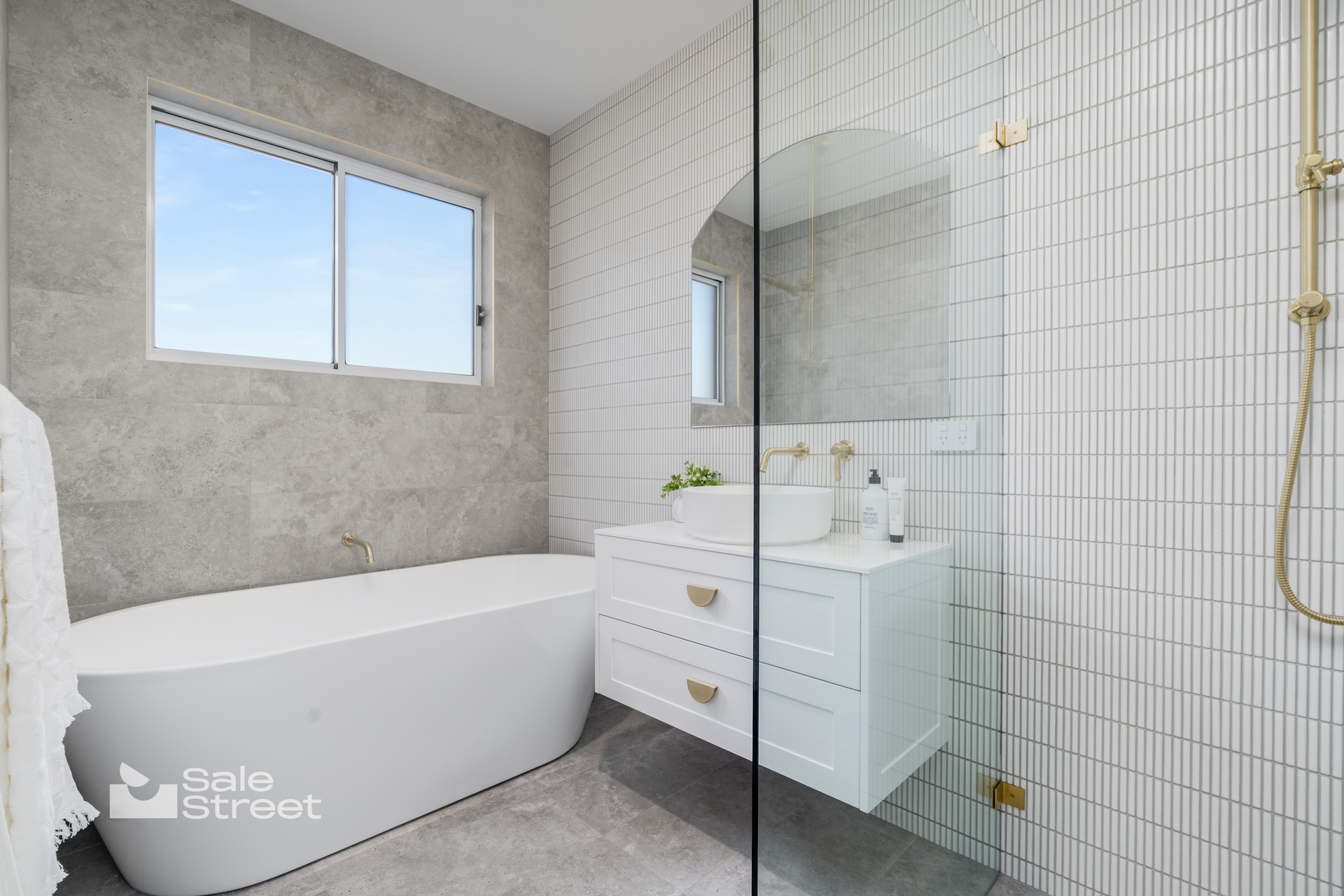 4-bedroom house at 4 Redbox Street, Orange, NSW 2800, Orange, New South Wales