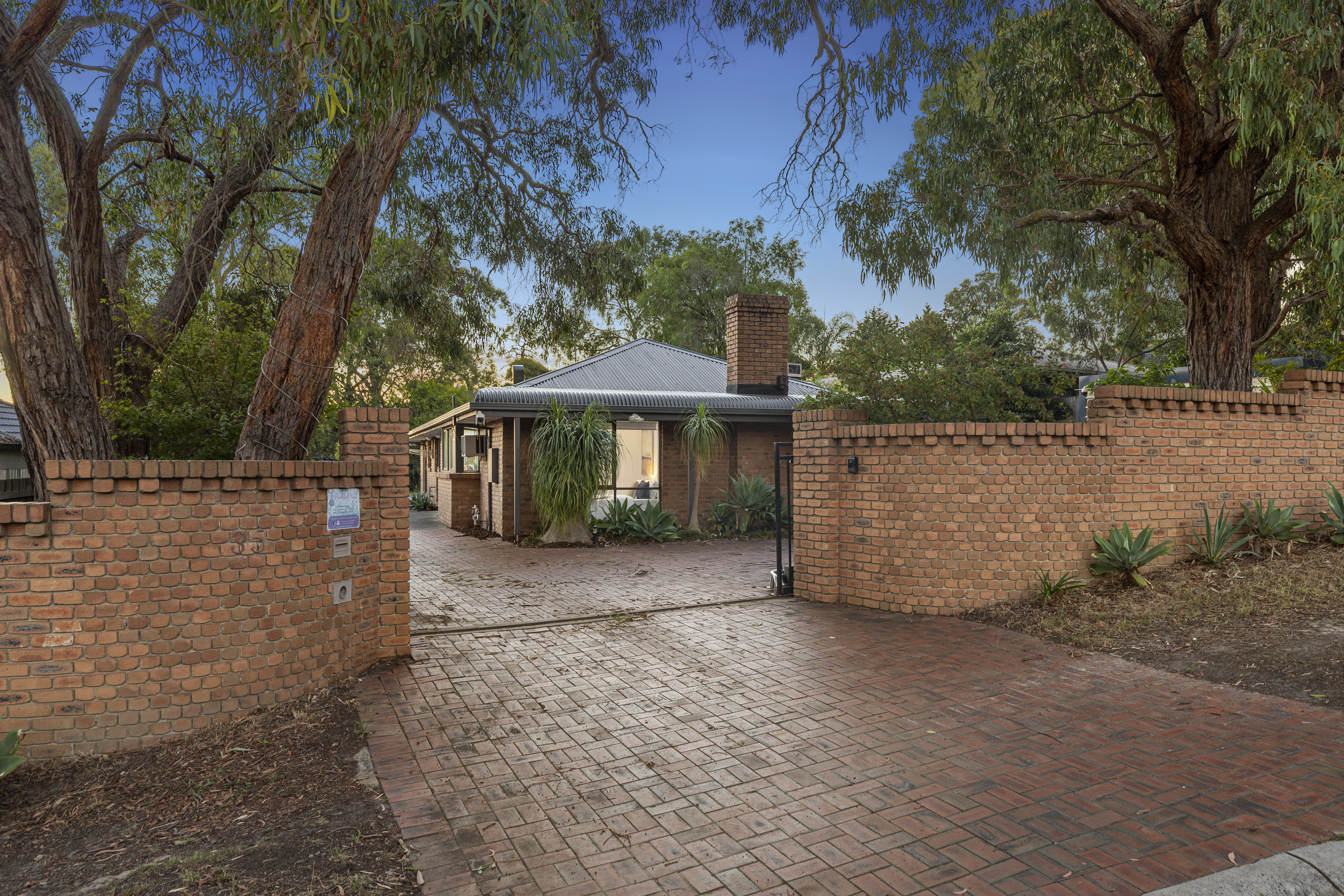 35 BAREENA AVENUE, Rowville VIC 3178 - Image 2