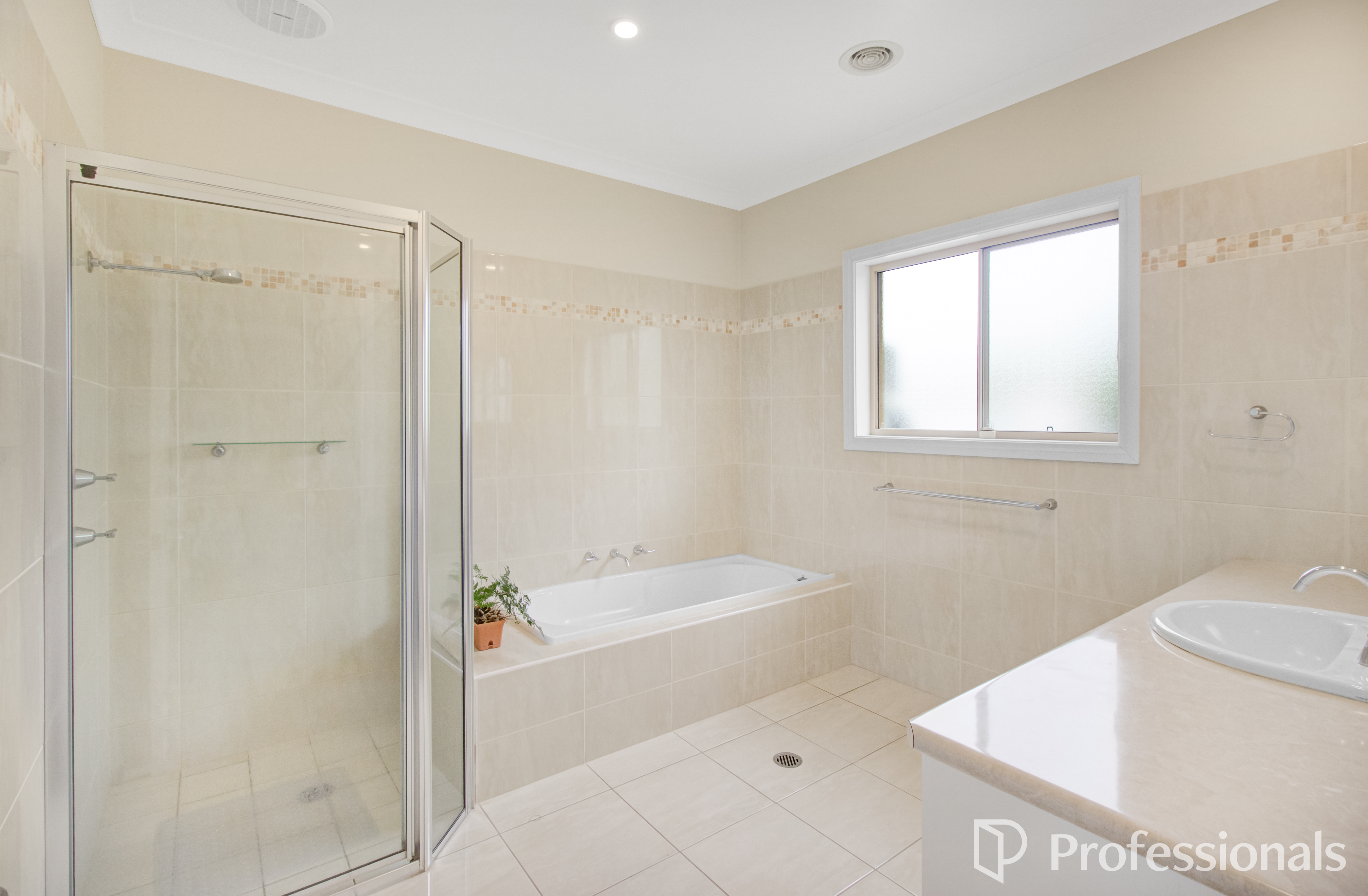 5 Headley Place, Kooringal, NSW 2650 - Image 9