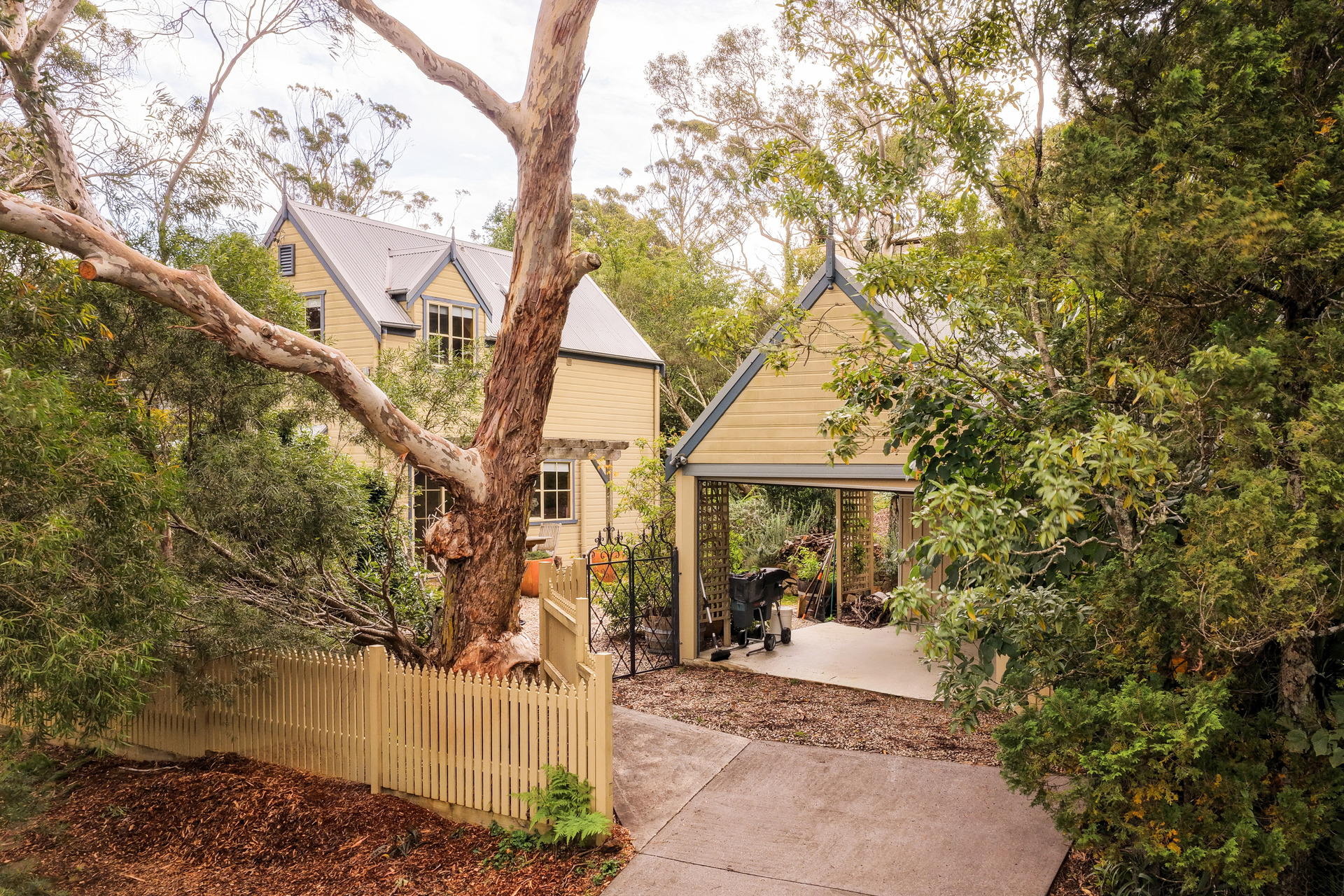 10-12 Glenview Road, Wentworth Falls, NSW 2782 - Image 1