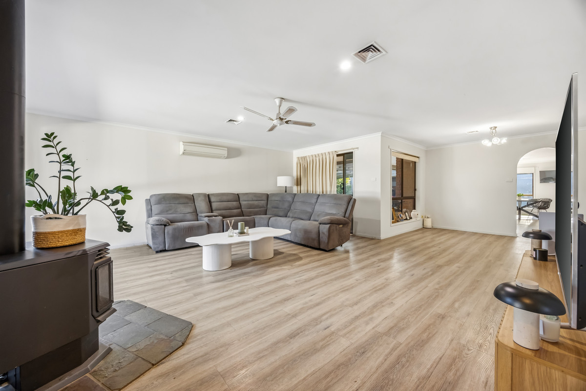 44 Smythes Road, Delacombe, VIC 3356 - Image 2