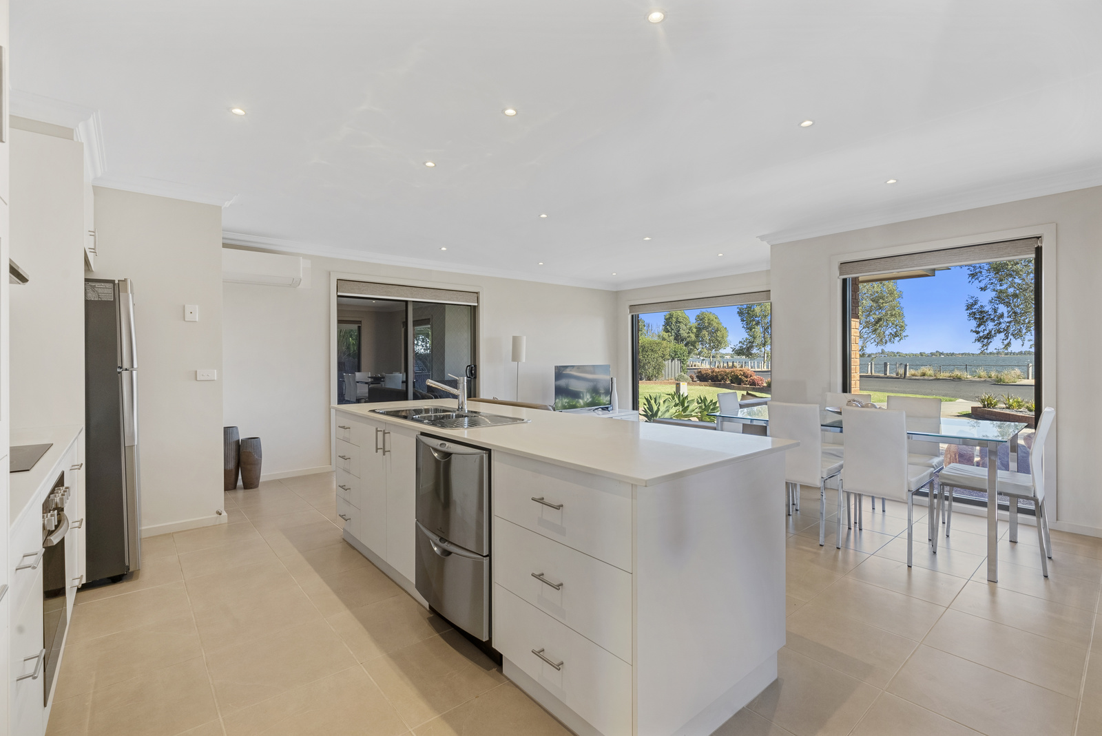 3-bedroom unit at 2 35 BANK STREET, YARRAWONGA VIC 3730, Moira, Victoria