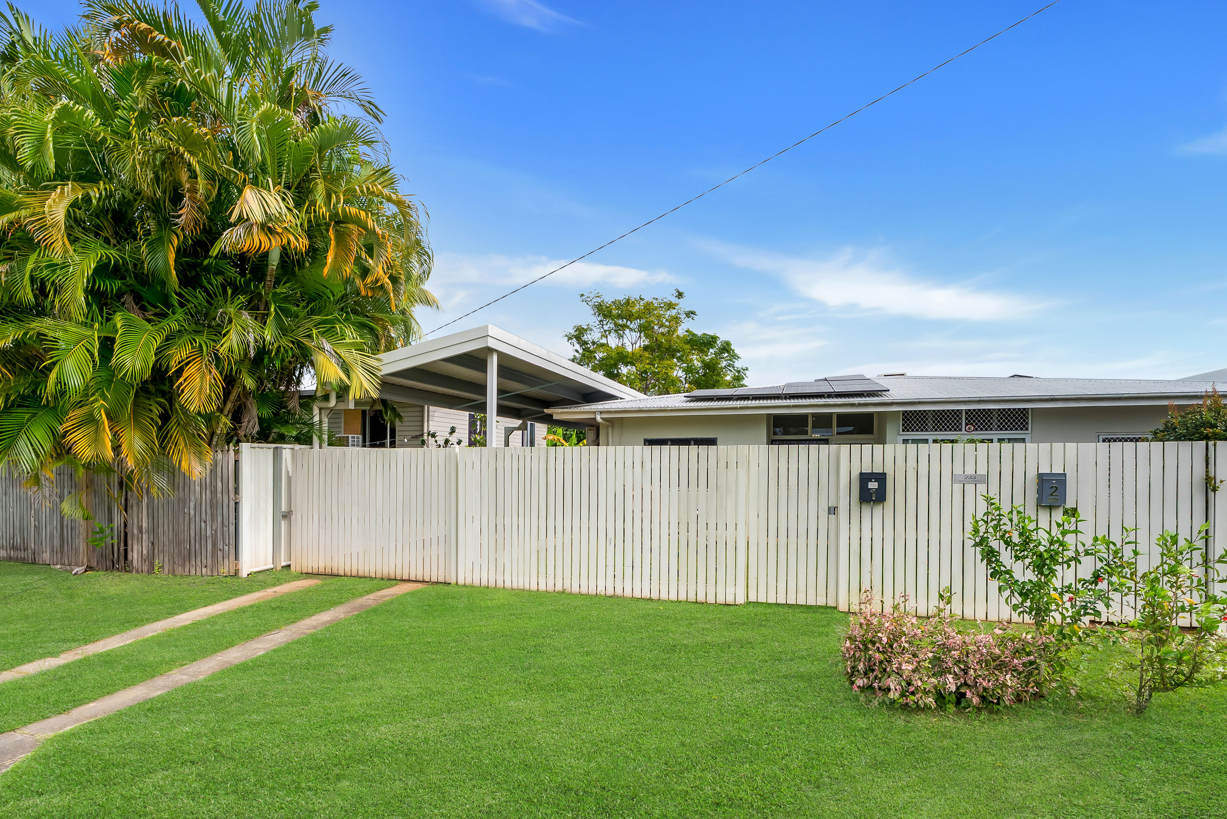 1/233 Buchan Street, Westcourt, QLD 4870 - Image 1