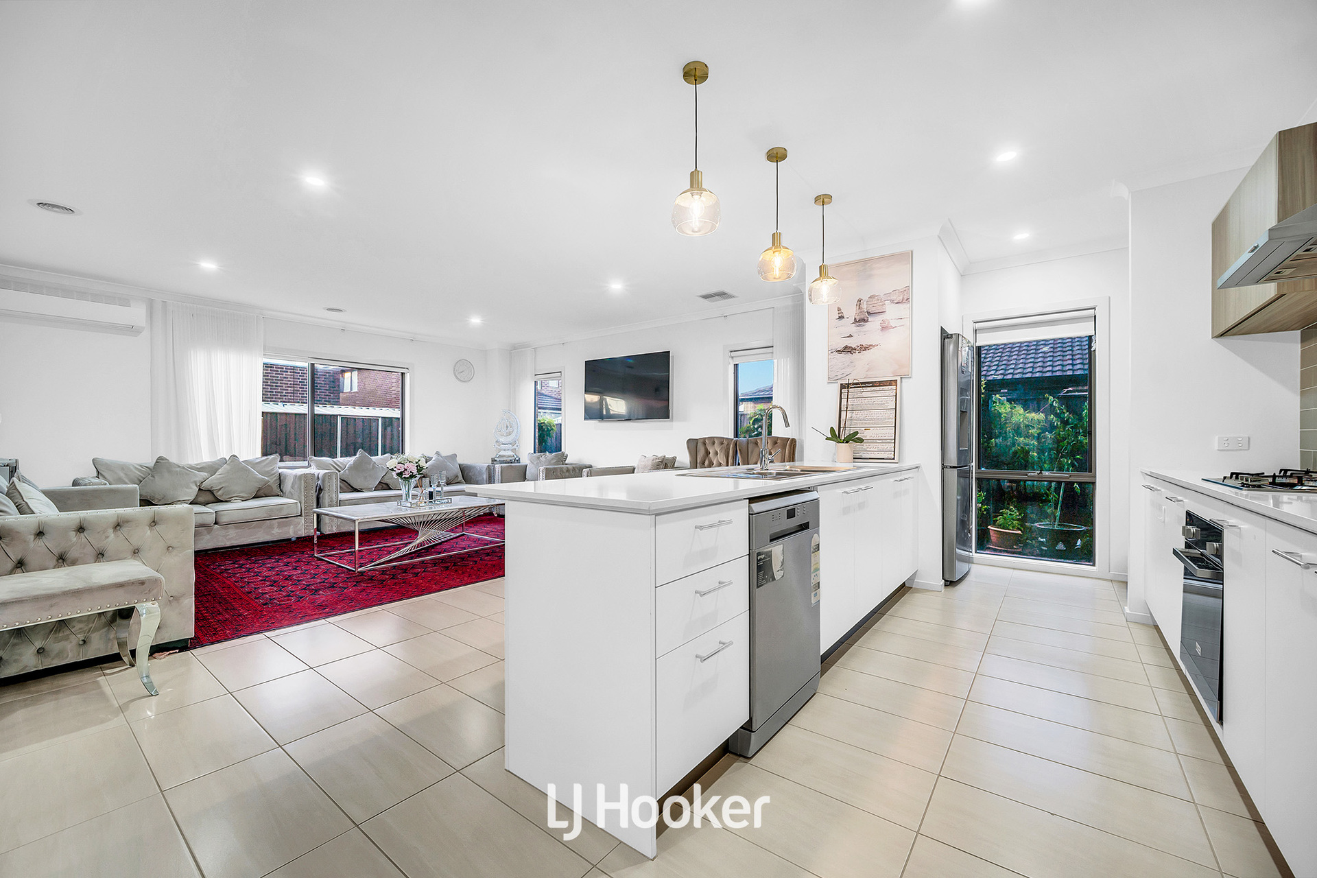 15 Caleana Court, Cranbourne North, VIC 3977 - Image 9