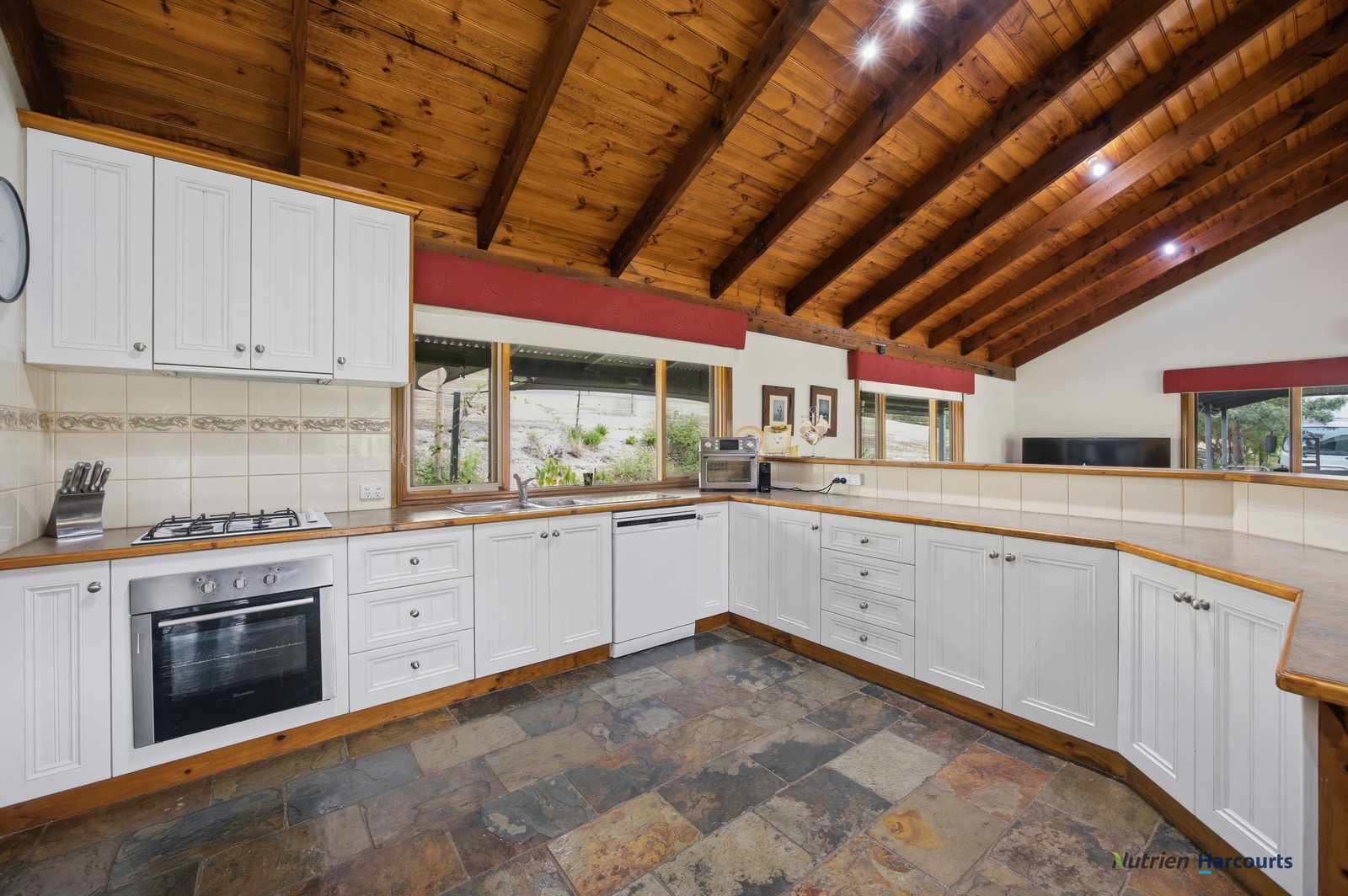 3-bedroom house at 72 Alford Avenue, Eildon, VIC 3713, Murrindindi, Victoria