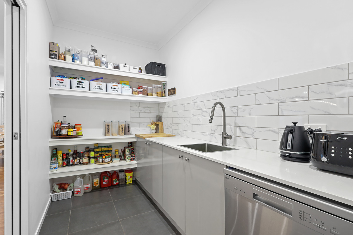 6-bedroom house at 7 Sherrard Street, Burpengary East, QLD 4505, Moreton Bay, Queensland