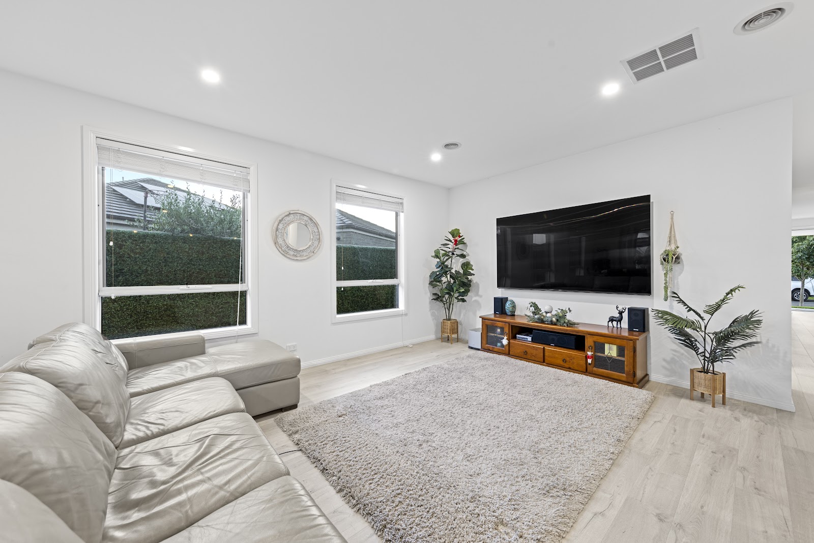 6-bedroom house at 8 Sugarloaf Grove, Werribee, VIC 3030, Wyndham, Victoria