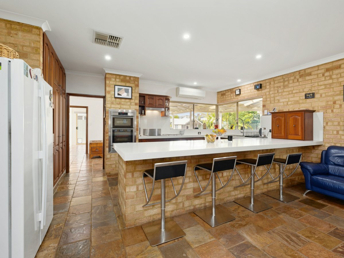 8 VENTURER COURT, Thornlie WA 6108 - Image 10