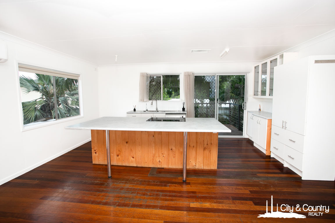 12 BANKS CRESCENT, Sunset QLD 4825 - Image 7