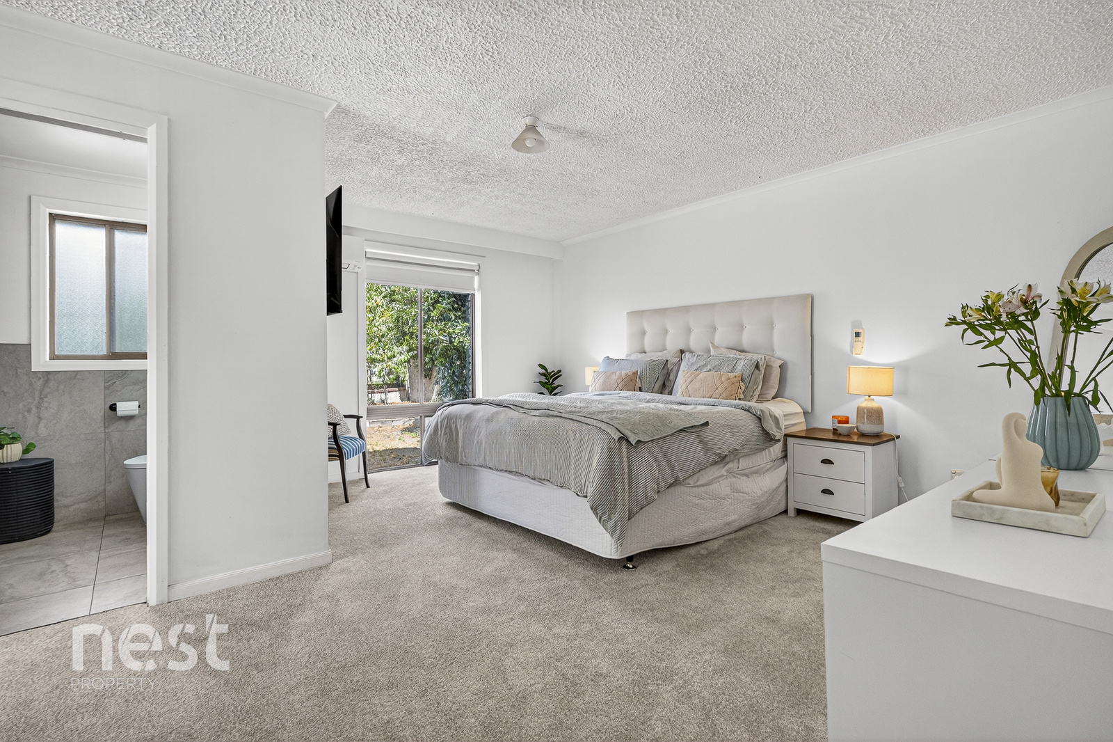 8 HAMPTON COURT, Blackmans Bay TAS 7052 - Image 1