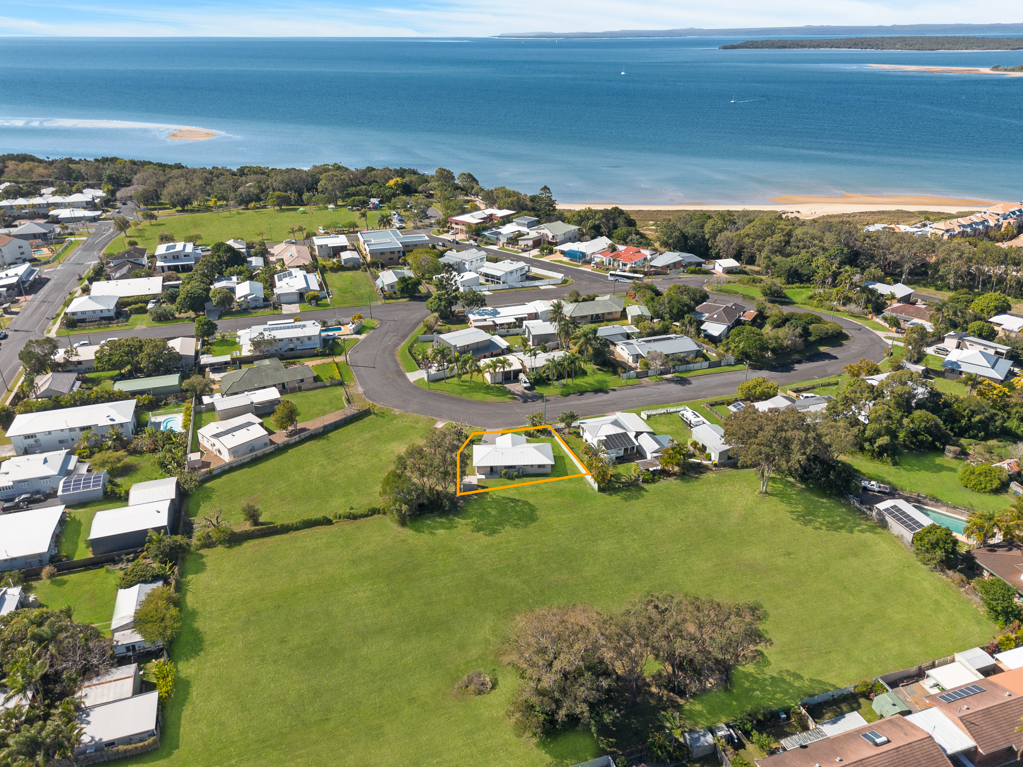 9 Crescent Street, Urangan, Qld, 4655 - Image 8