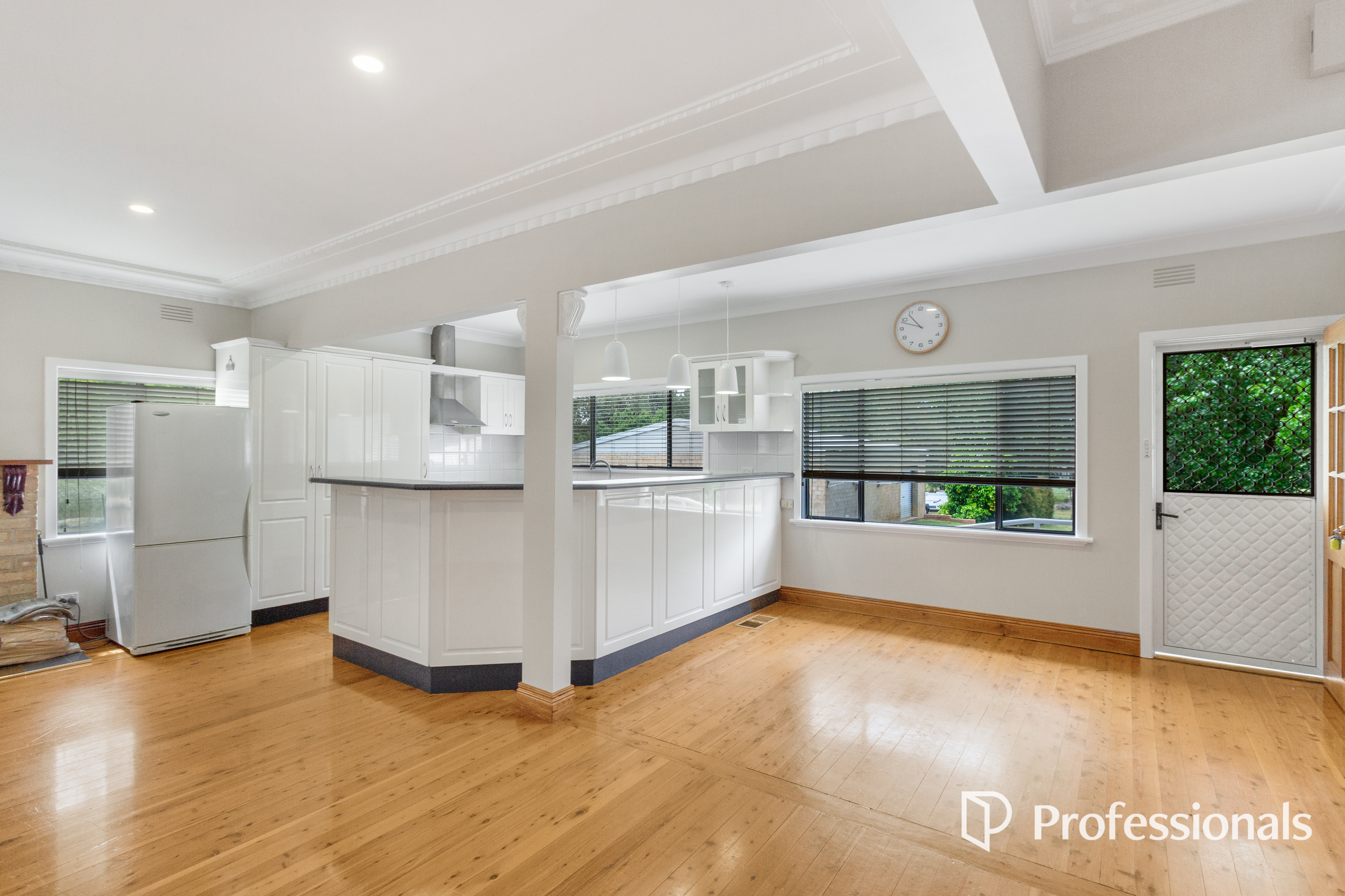 6-bedroom house at 543 Kooringal Road, Lake Albert, NSW 2650, Wagga Wagga, New South Wales