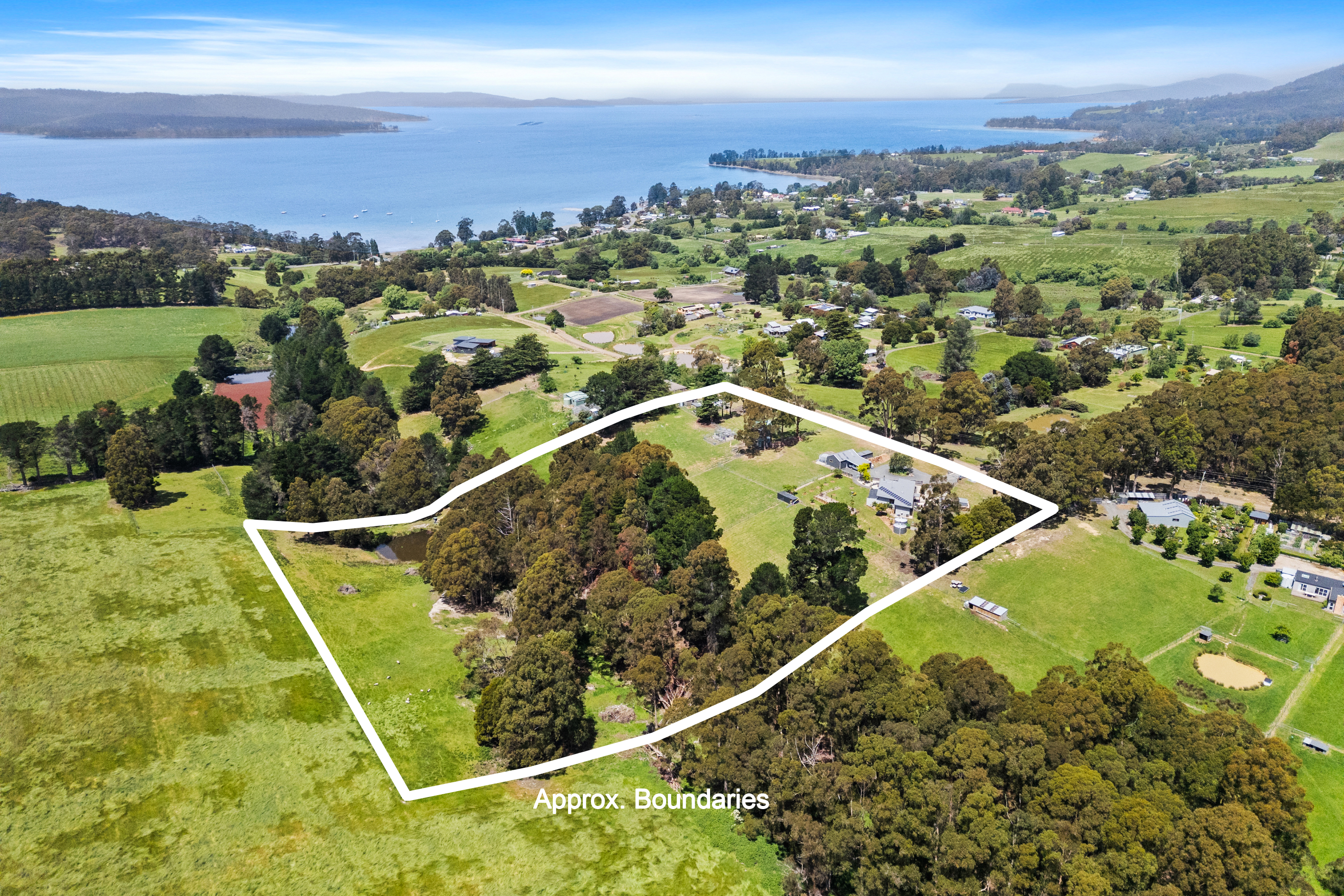 5-bedroom house at HONEYWOOD COTTAGE 72 PULLENS ROAD, WOODBRIDGE TAS 7162, Kingborough, Tasmania