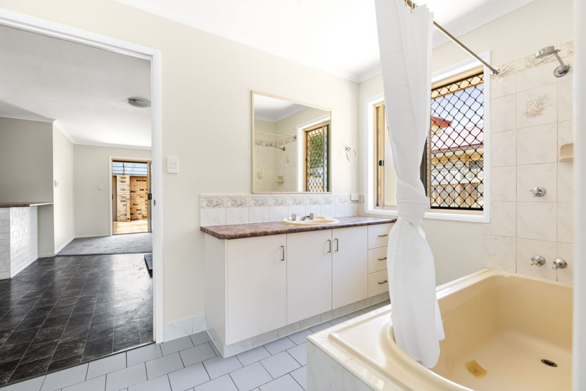 116 KEARNEY STREET, Kearneys Spring QLD 4350 - Image 6