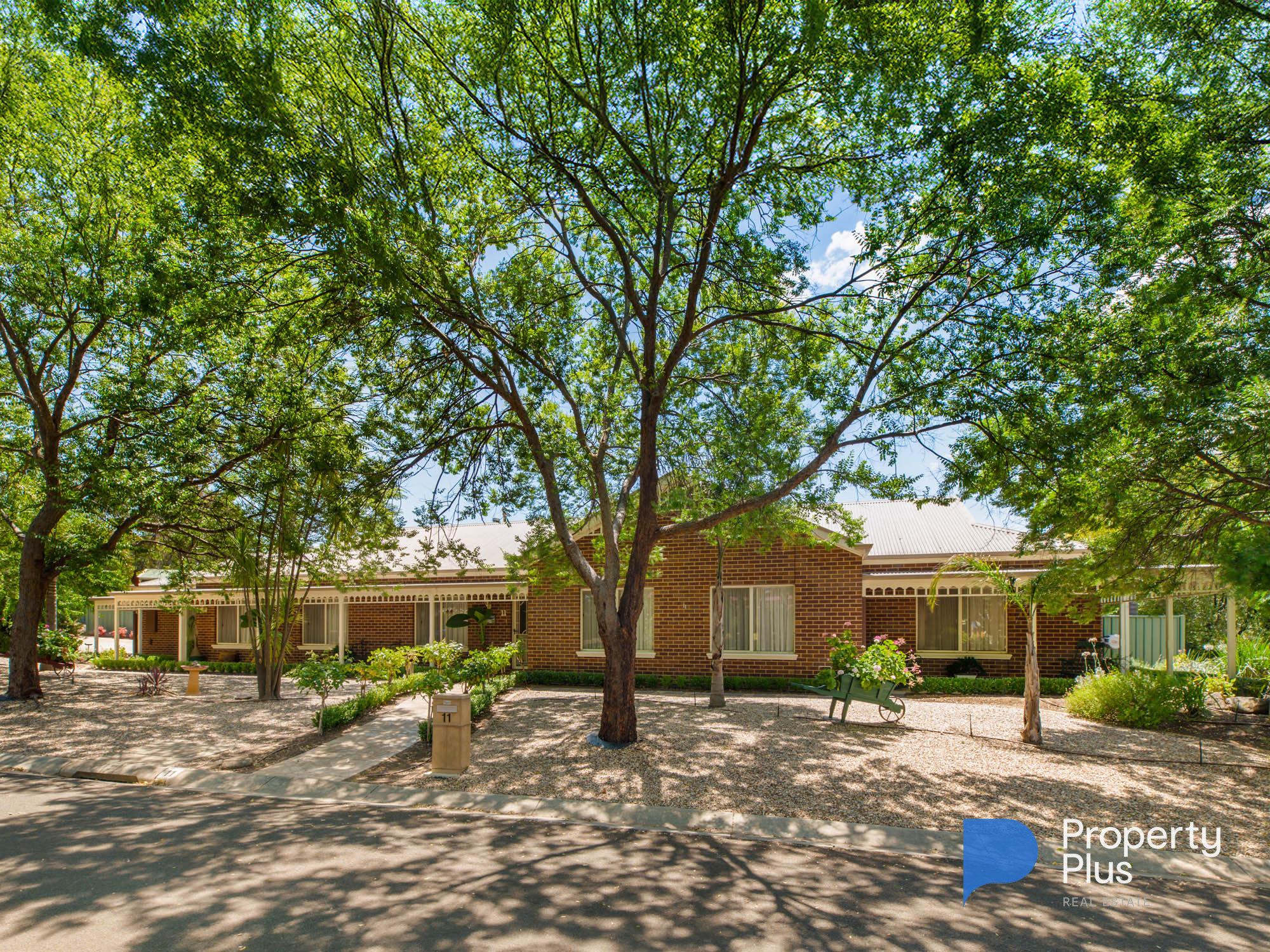 11 BATTUNGA COURT, Strathfieldsaye VIC 3551 - Image 1