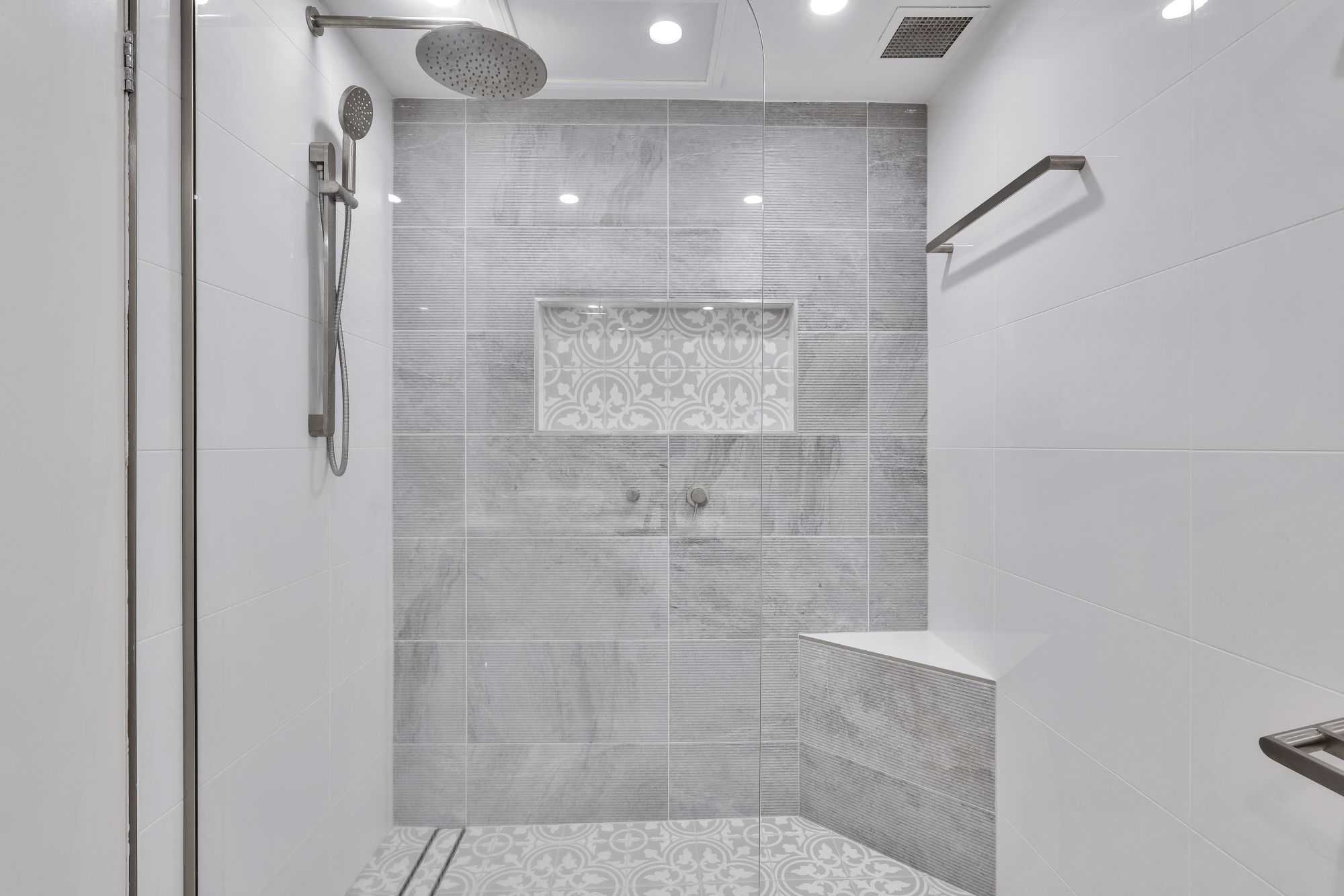 809/2-10 Greenslopes Street, Cairns North, QLD 4870 - Image 9