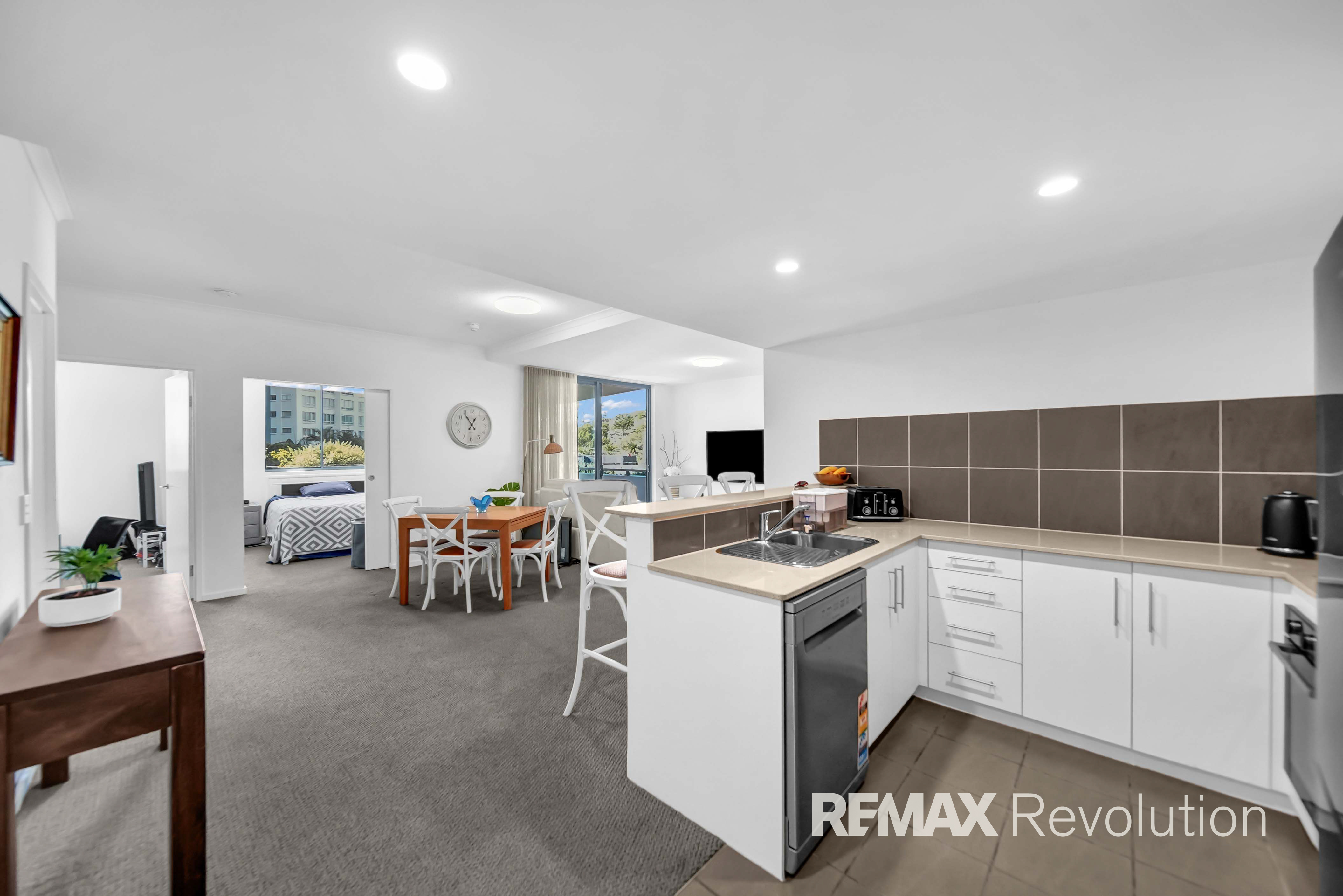 1006 1 OCEAN STREET, BURLEIGH HEADS QLD 4220 - Image 6