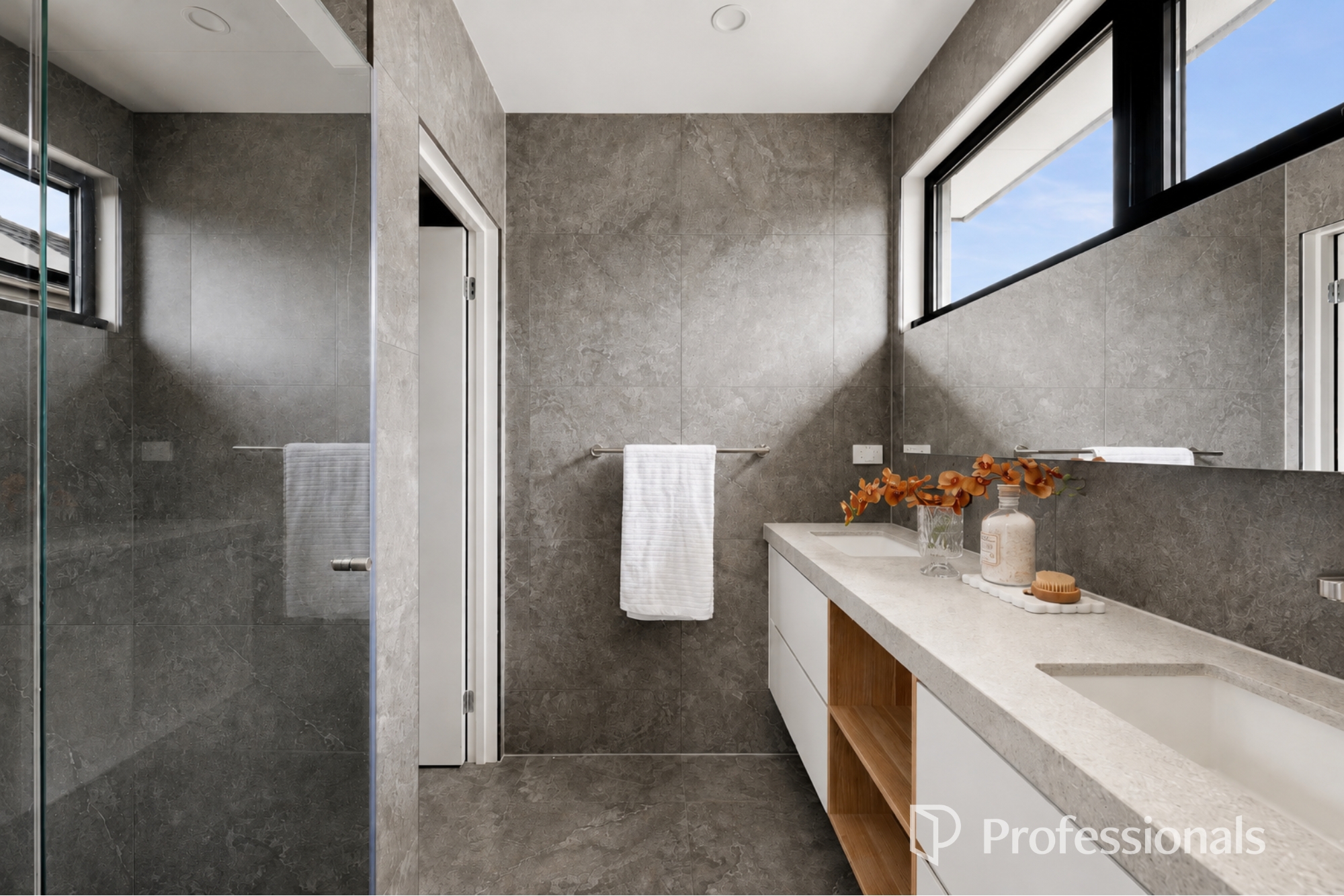 4-bedroom unit at 29B Castlewood Street, Bentleigh East, VIC 3165, Glen Eira, Victoria