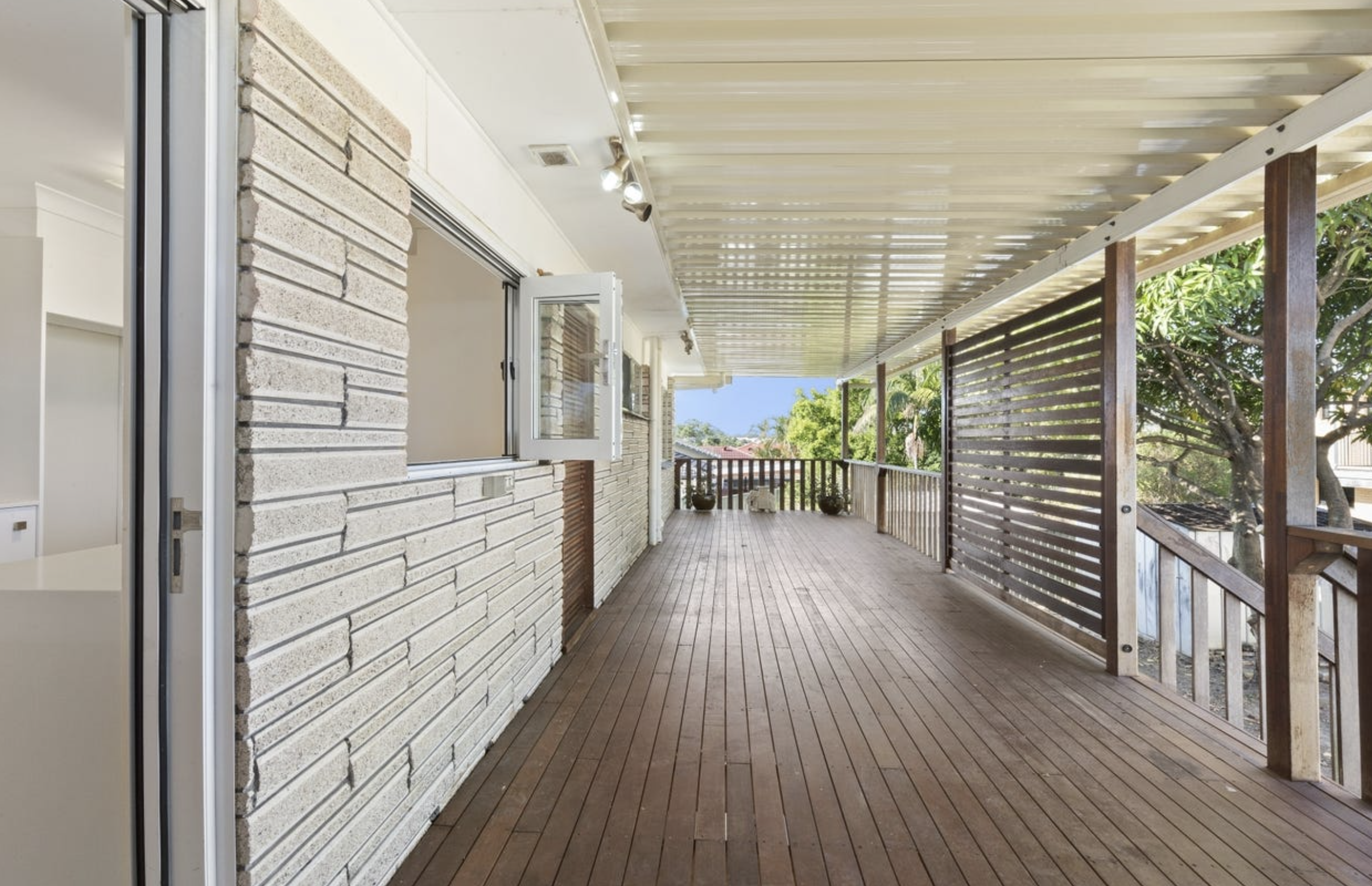 222 BENOWA ROAD, Benowa QLD 4217 - Image 2