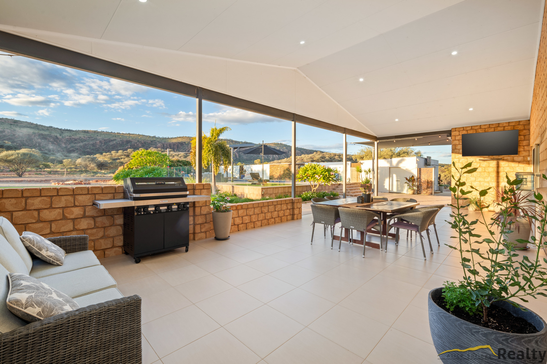 9-bedroom house at 19 Cotterill Road, Ross, NT 0873, Alice Springs, Northern Territory