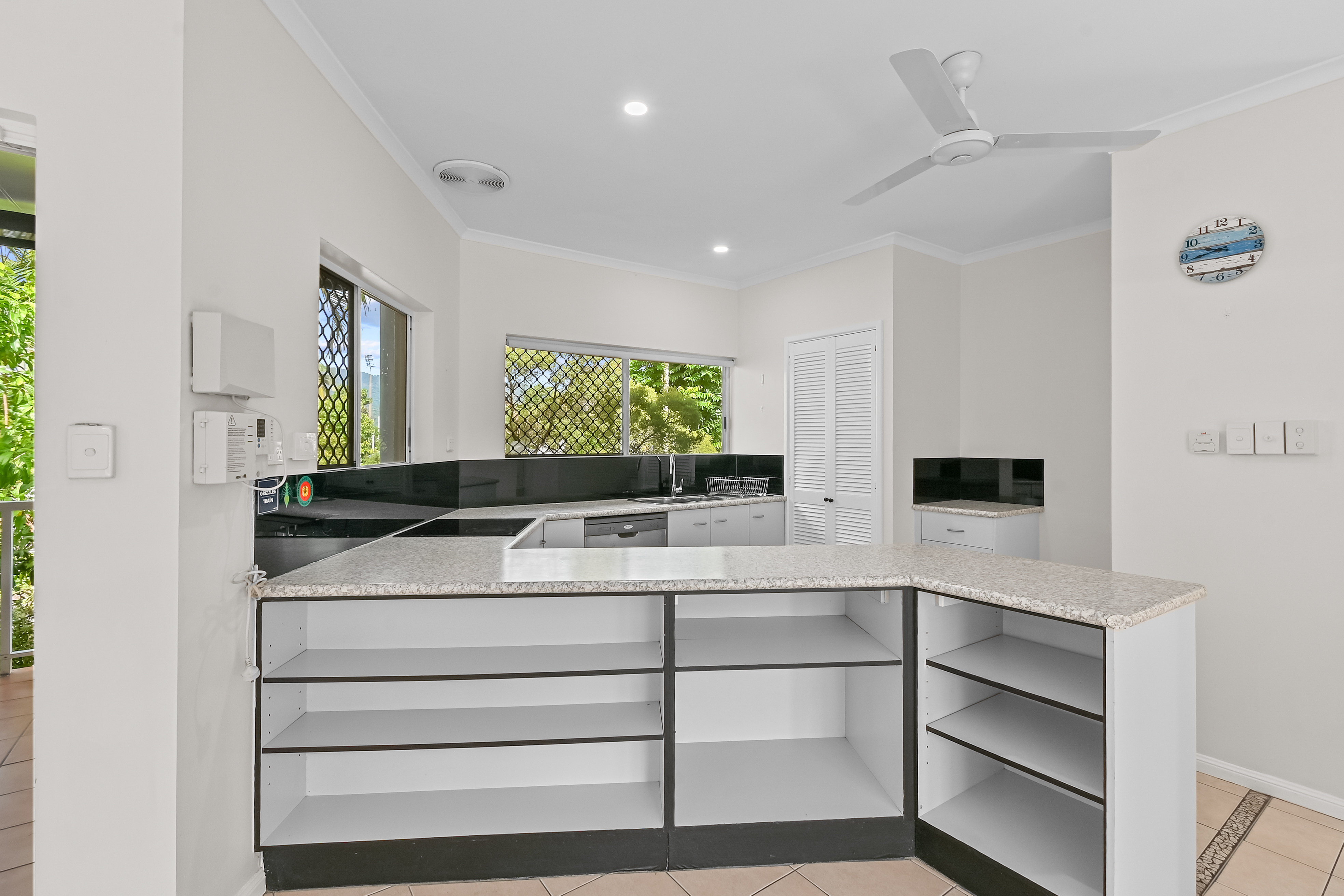 6/8-14 Rose Street, Westcourt, QLD 4870 - Image 4