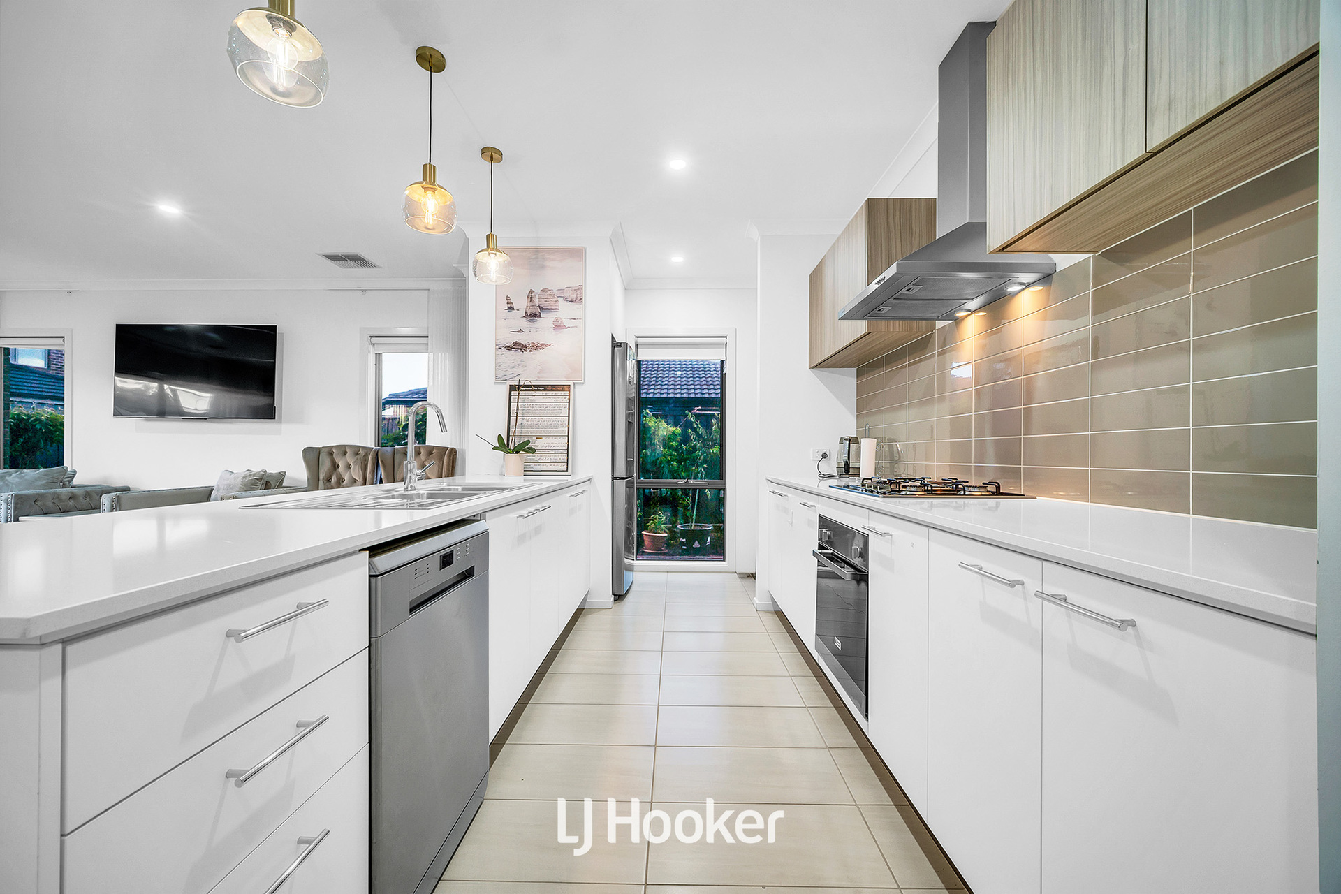 15 Caleana Court, Cranbourne North, VIC 3977 - Image 10