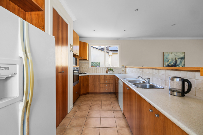 21 ST JOHN CIRCLE, Chirnside Park VIC 3116 - Image 6