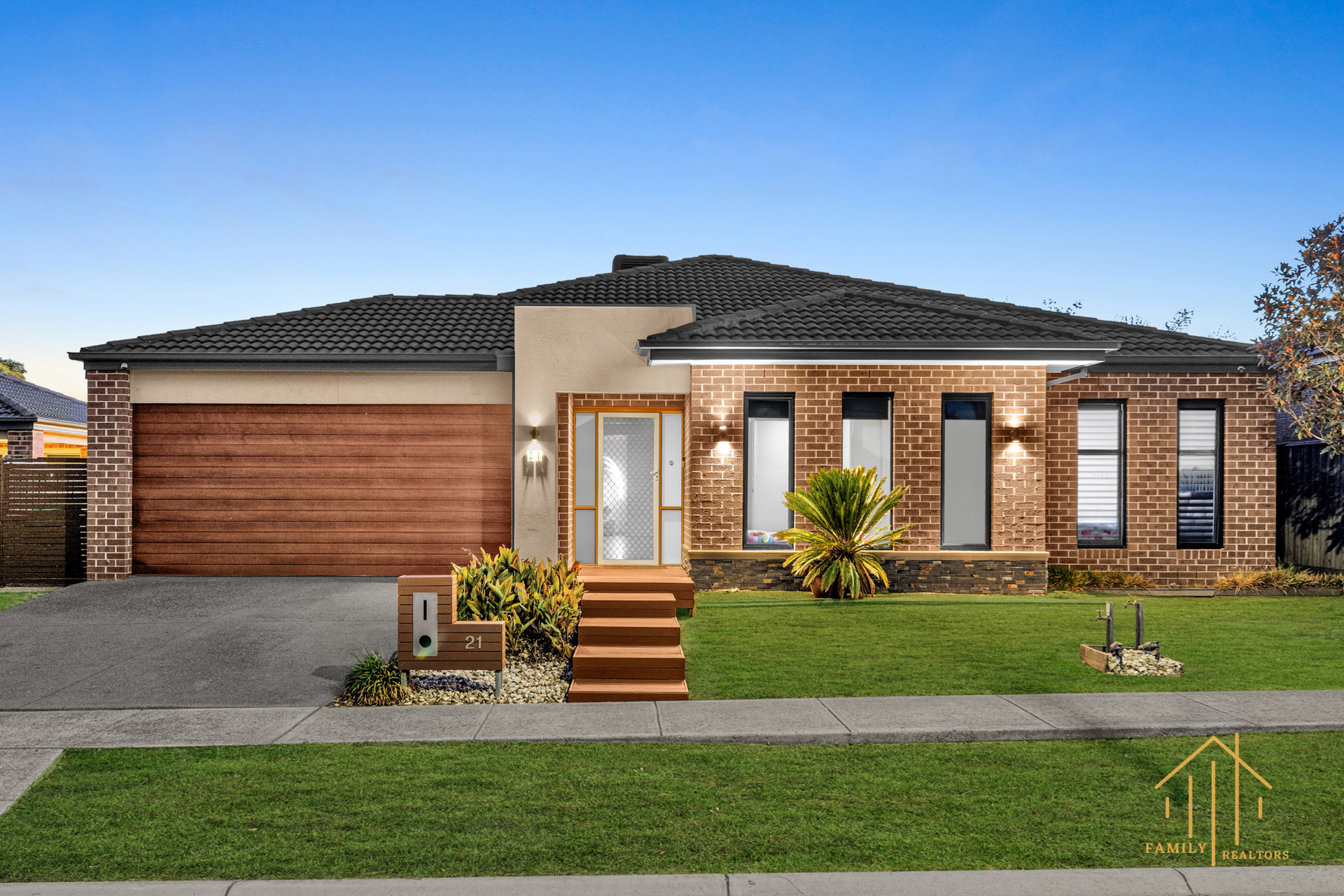 21 Flash Dan Drive, Cranbourne East, VIC 3977 - Image 1