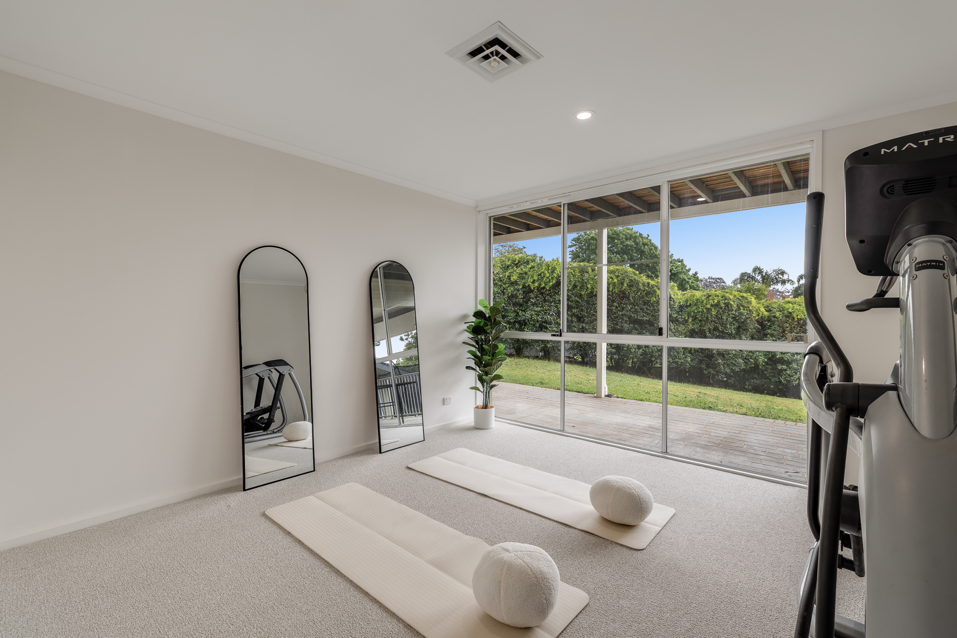 7-bedroom house at 7 Curzon Street, Mount Lofty, QLD 4350, , Queensland