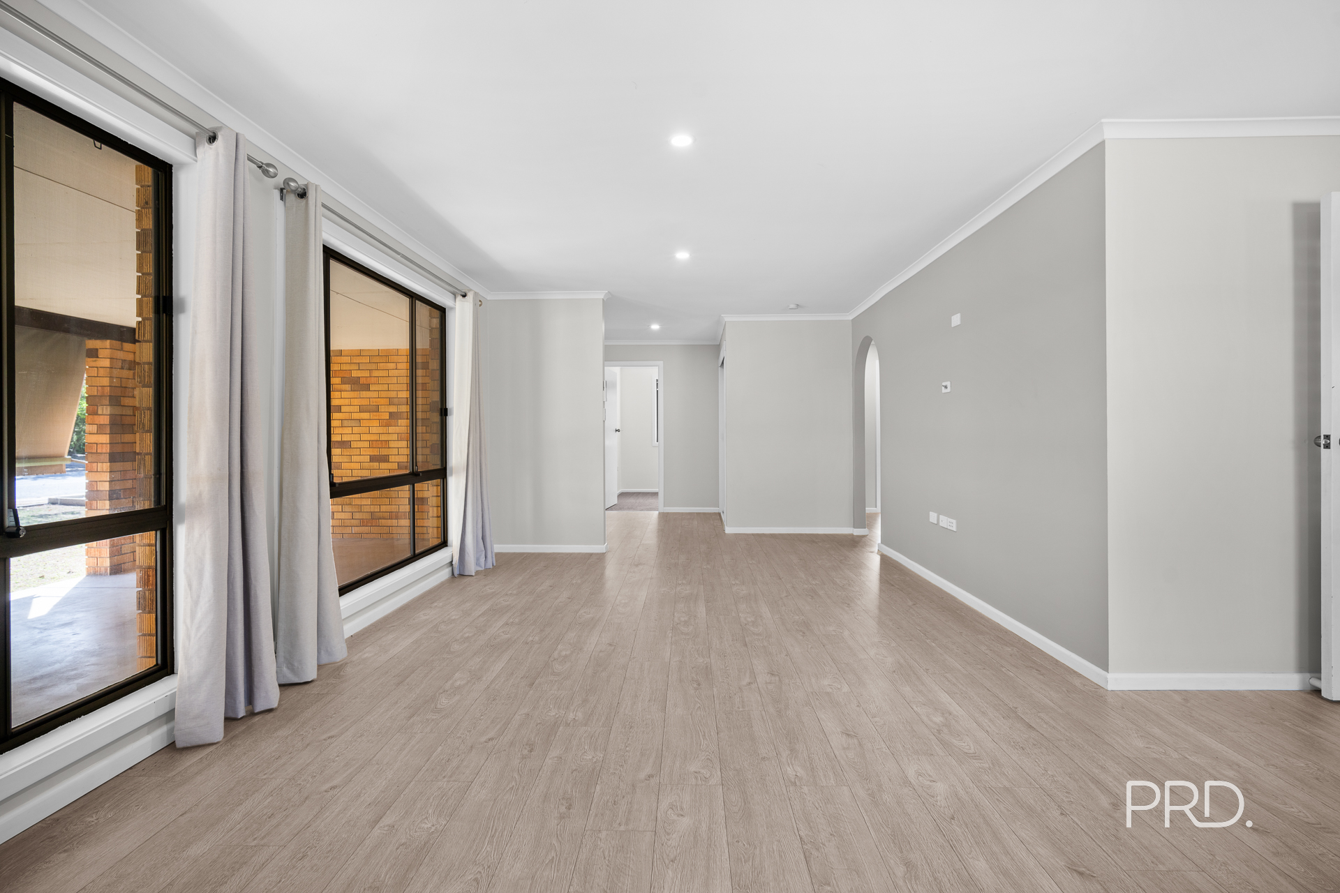 21 Pinaroo Drive, Glenfield Park, NSW 2650 - Image 3