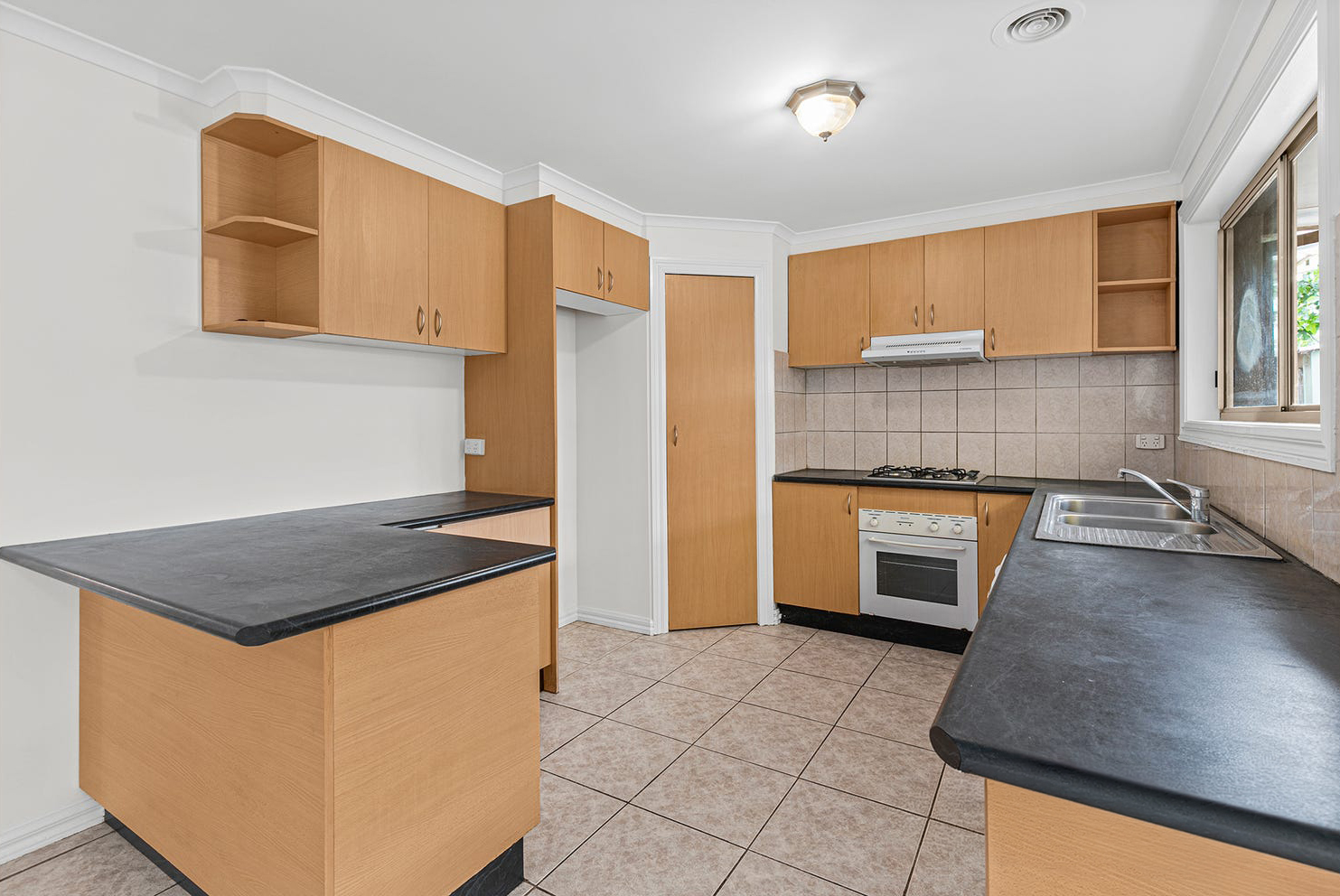 3-bedroom unit at 3/6 London Road, Broadmeadows, VIC 3047, Hume, Victoria