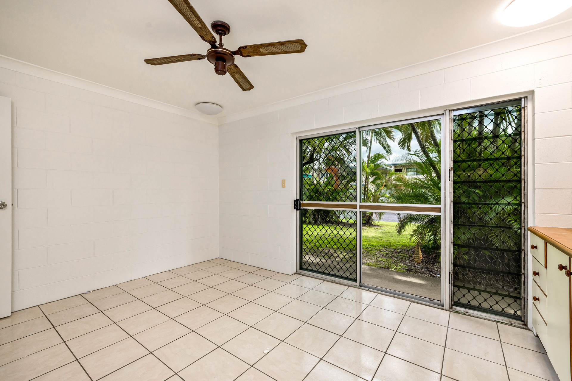 1 18 CURTIN STREET, WESTCOURT QLD 4870 - Image 5