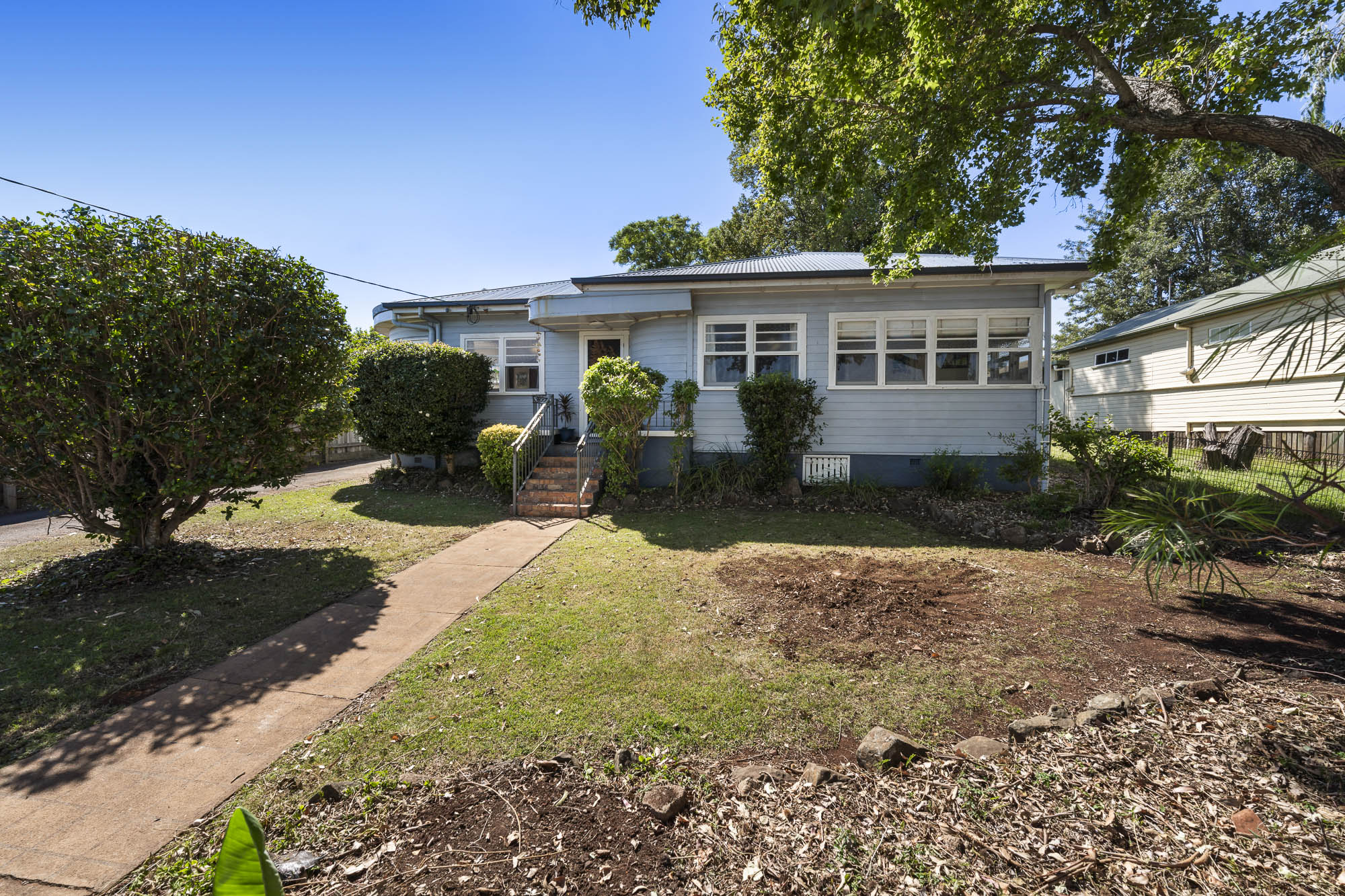 25 GEOFFREY STREET, Mount Lofty QLD 4350 - Image 2