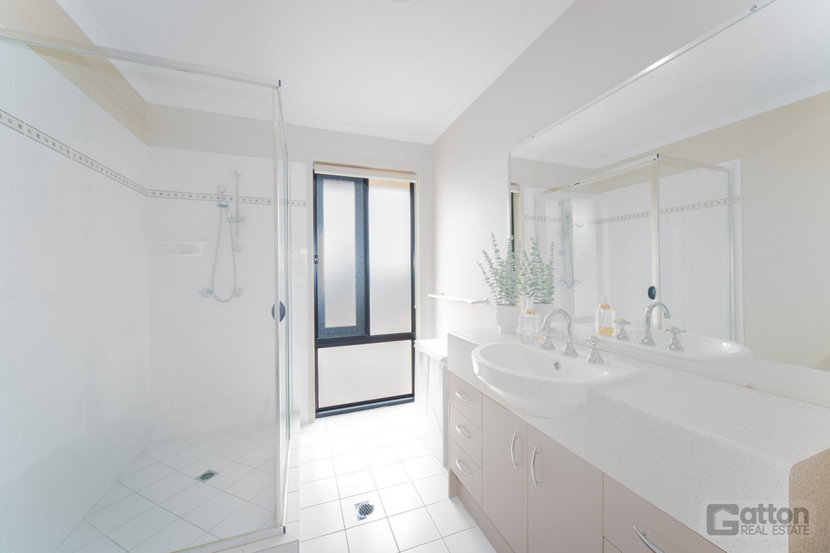 5-bedroom house at 56 Highview Avenue, Gatton, QLD 4343, Lockyer Valley, Queensland