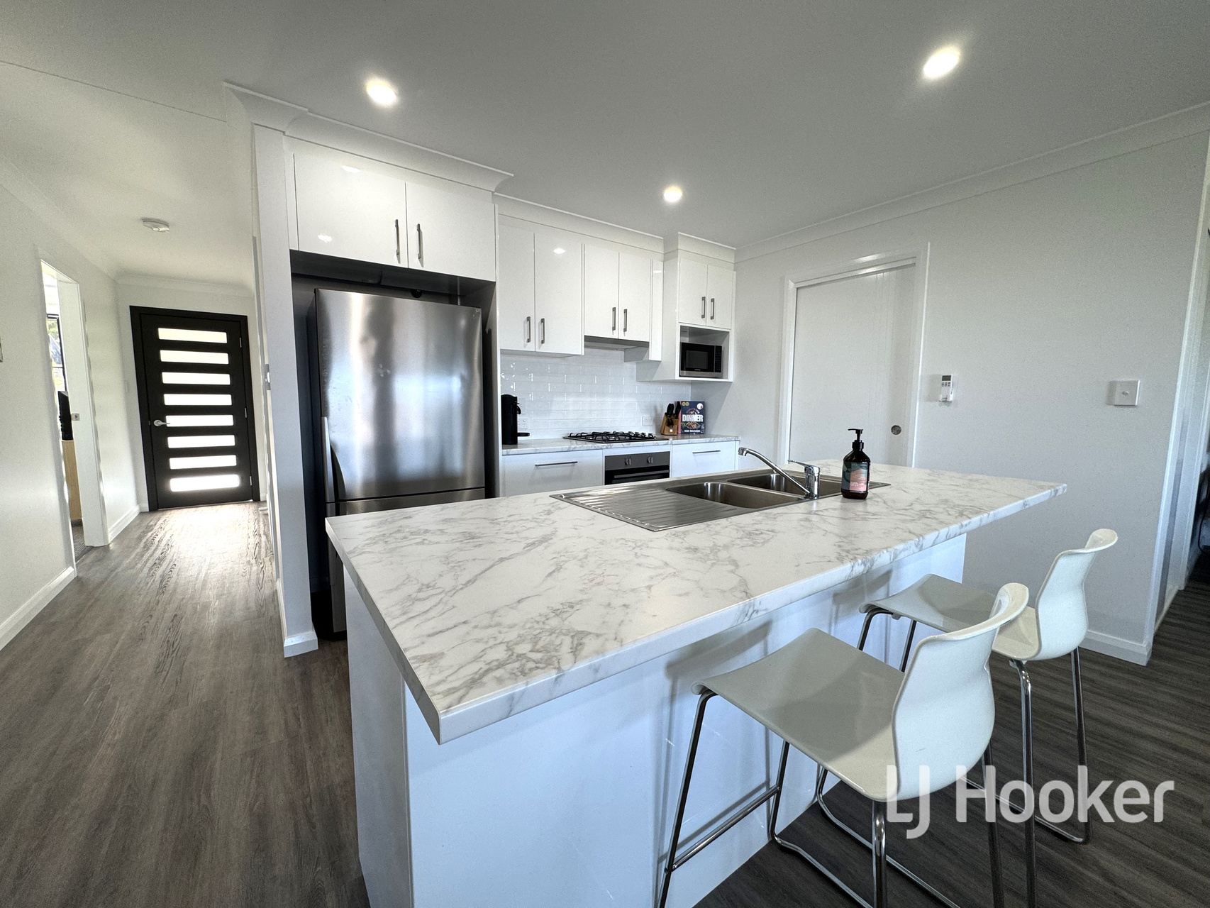 6-bedroom unit at 102 MOORE STREET, Inverell NSW 2360, Inverell, New South Wales