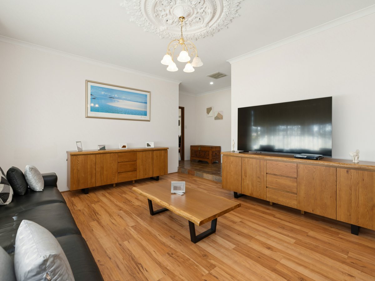 8 VENTURER COURT, Thornlie WA 6108 - Image 6