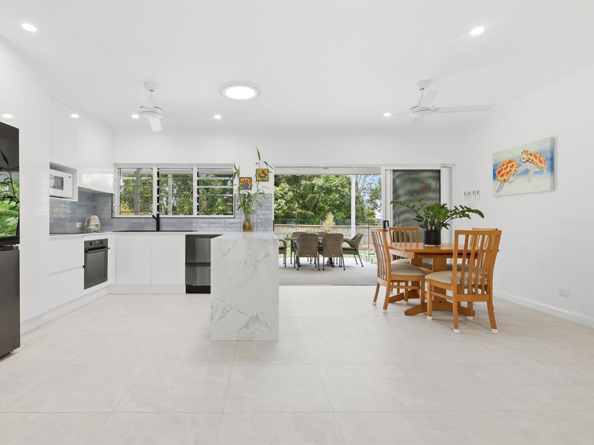38 VILLAGE TERRACE, Redlynch QLD 4870 - Image 9