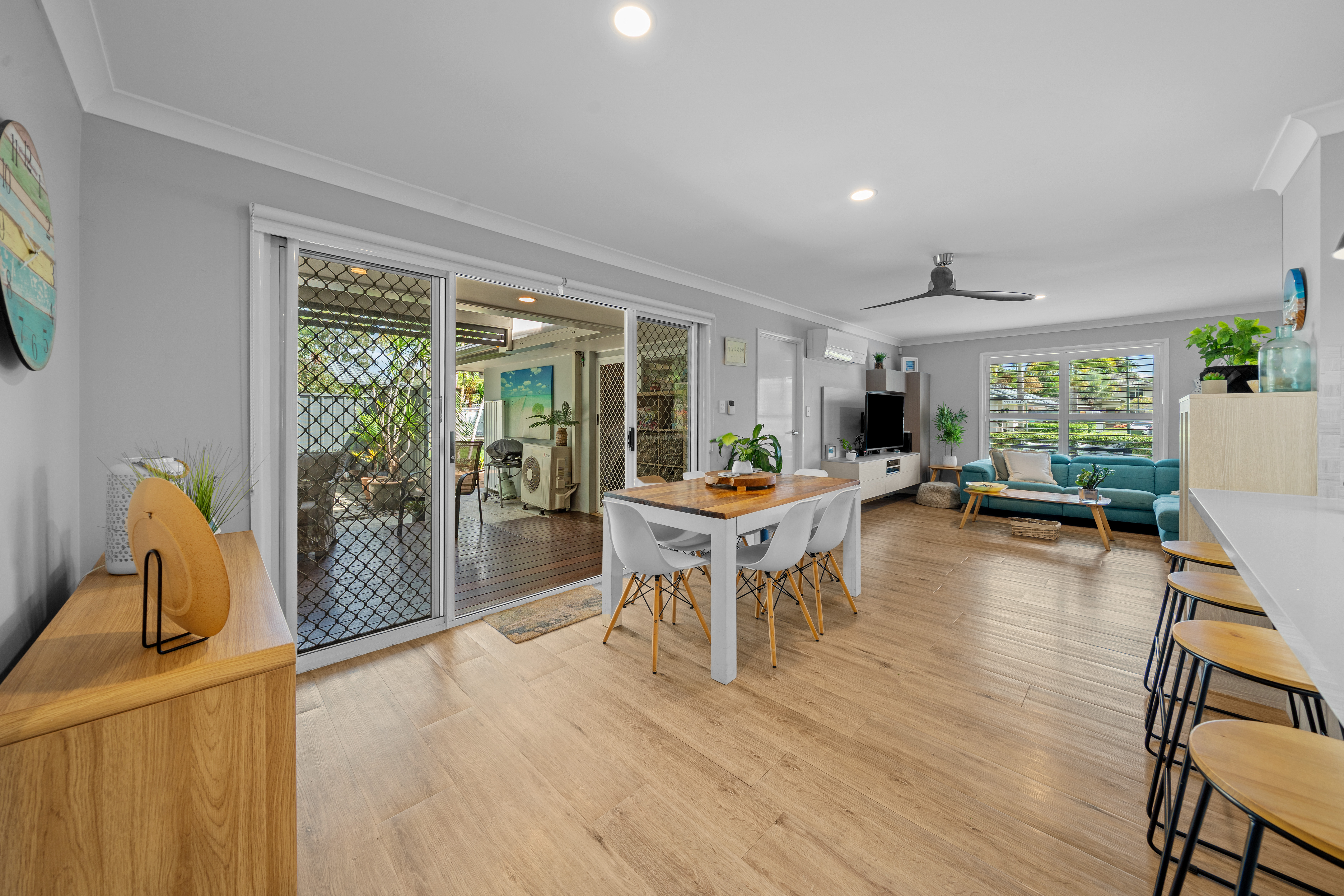 27 SEVILLE CIRCUIT, Burleigh Waters QLD 4220 - Image 7