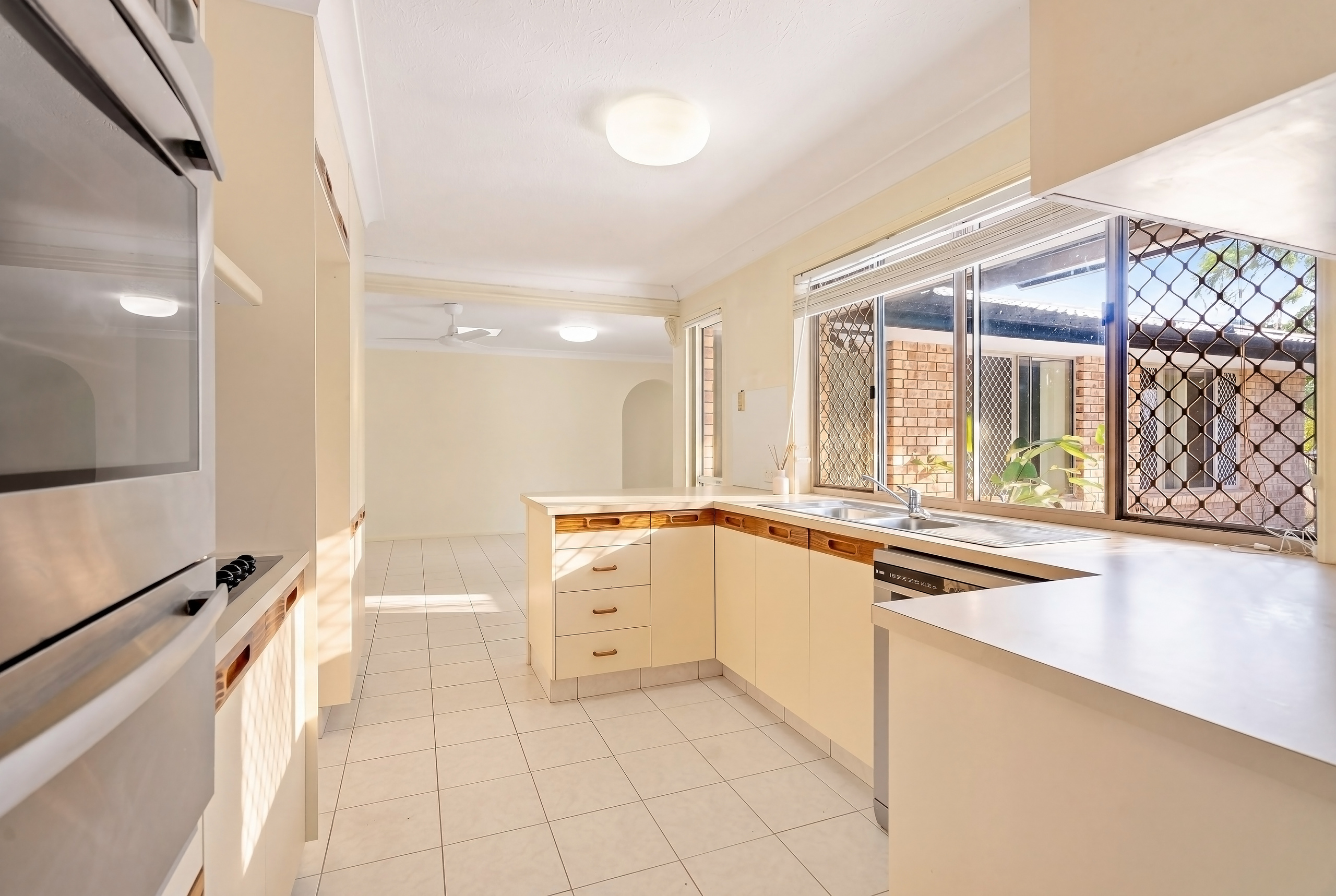 5 SUGARLEAF COURT, Burleigh Waters QLD 4220 - Image 5