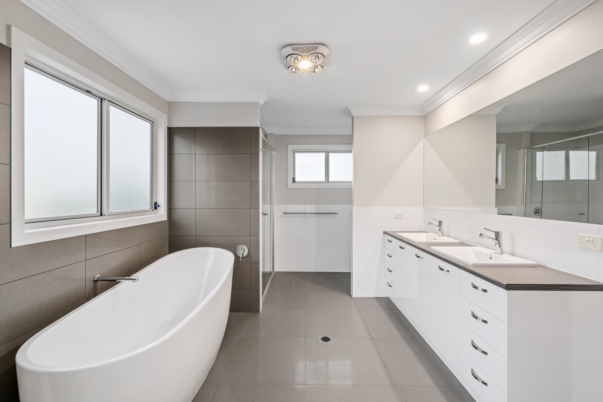 5-bedroom house at 696 FORREST HILL AVENUE, Albury NSW 2640, Albury, New South Wales