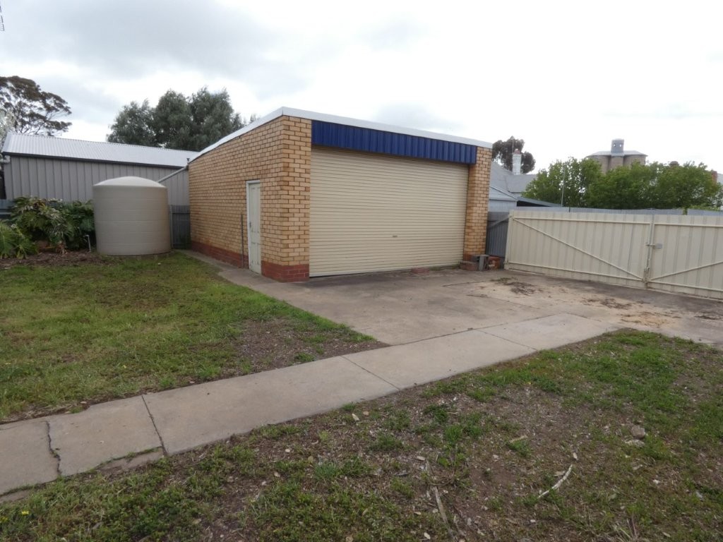 5-bedroom house at 43 Devereux Street, Warracknabeal, VIC 3393, Yarriambiack, Victoria