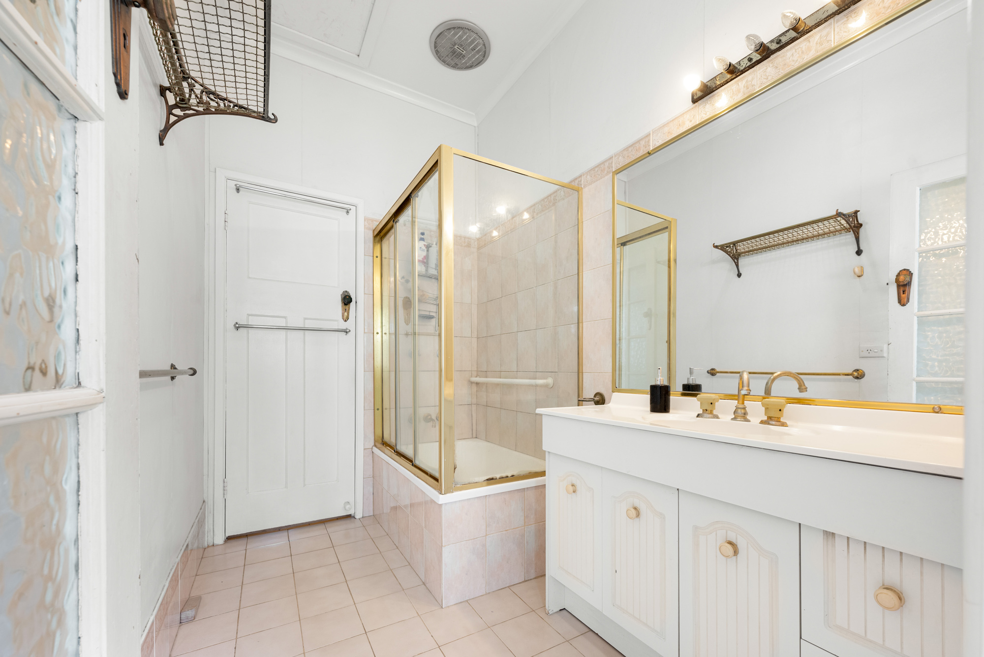 4-bedroom house at 436 Cavendish Road, Coorparoo, QLD 4151, Brisbane, Queensland