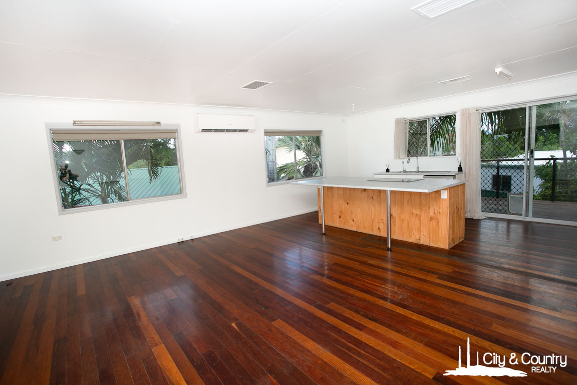 12 BANKS CRESCENT, Sunset QLD 4825 - Image 3