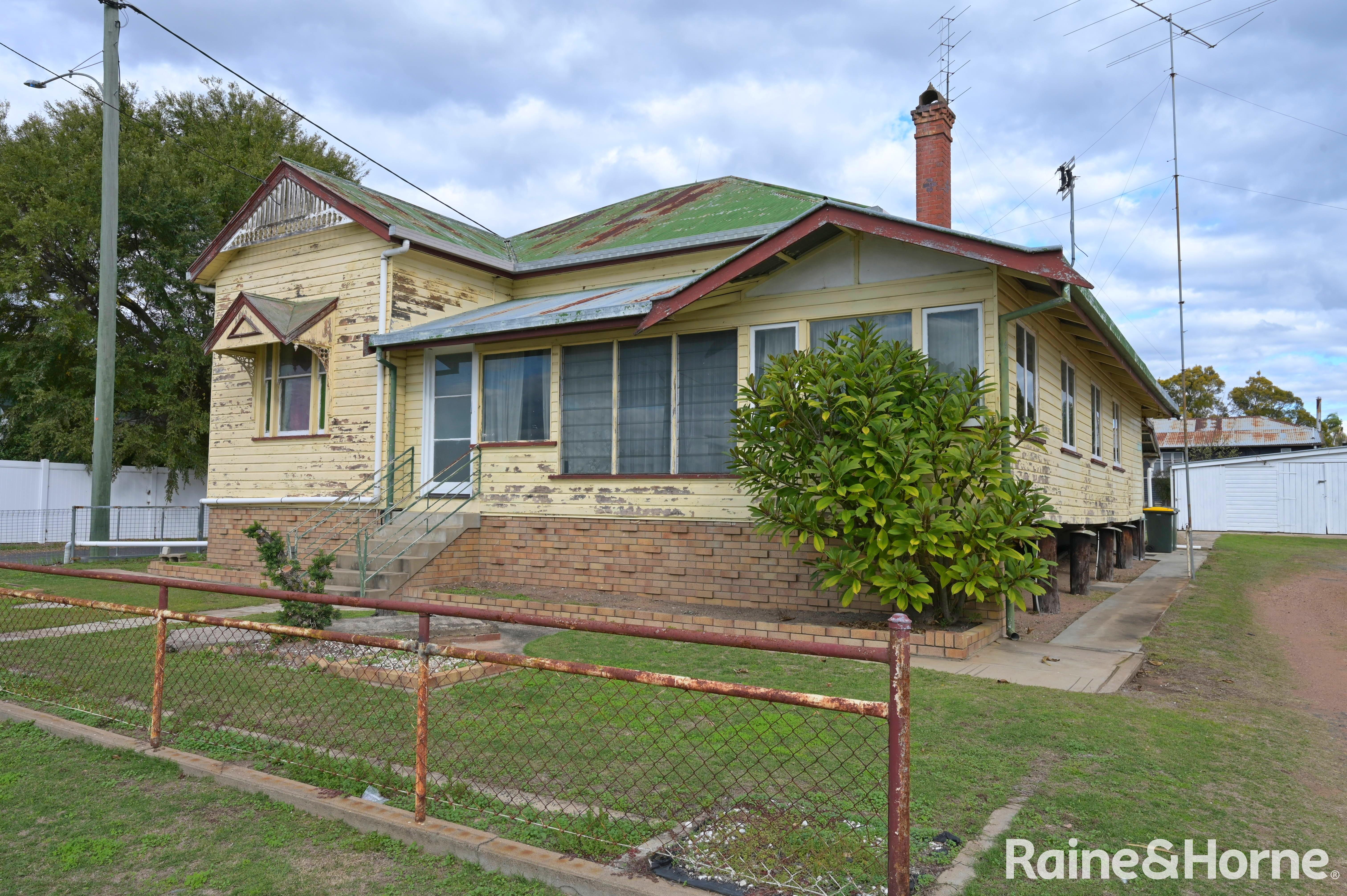 4-bedroom house at 64 Wood Street, Warwick, QLD 4370, Southern Downs, Queensland