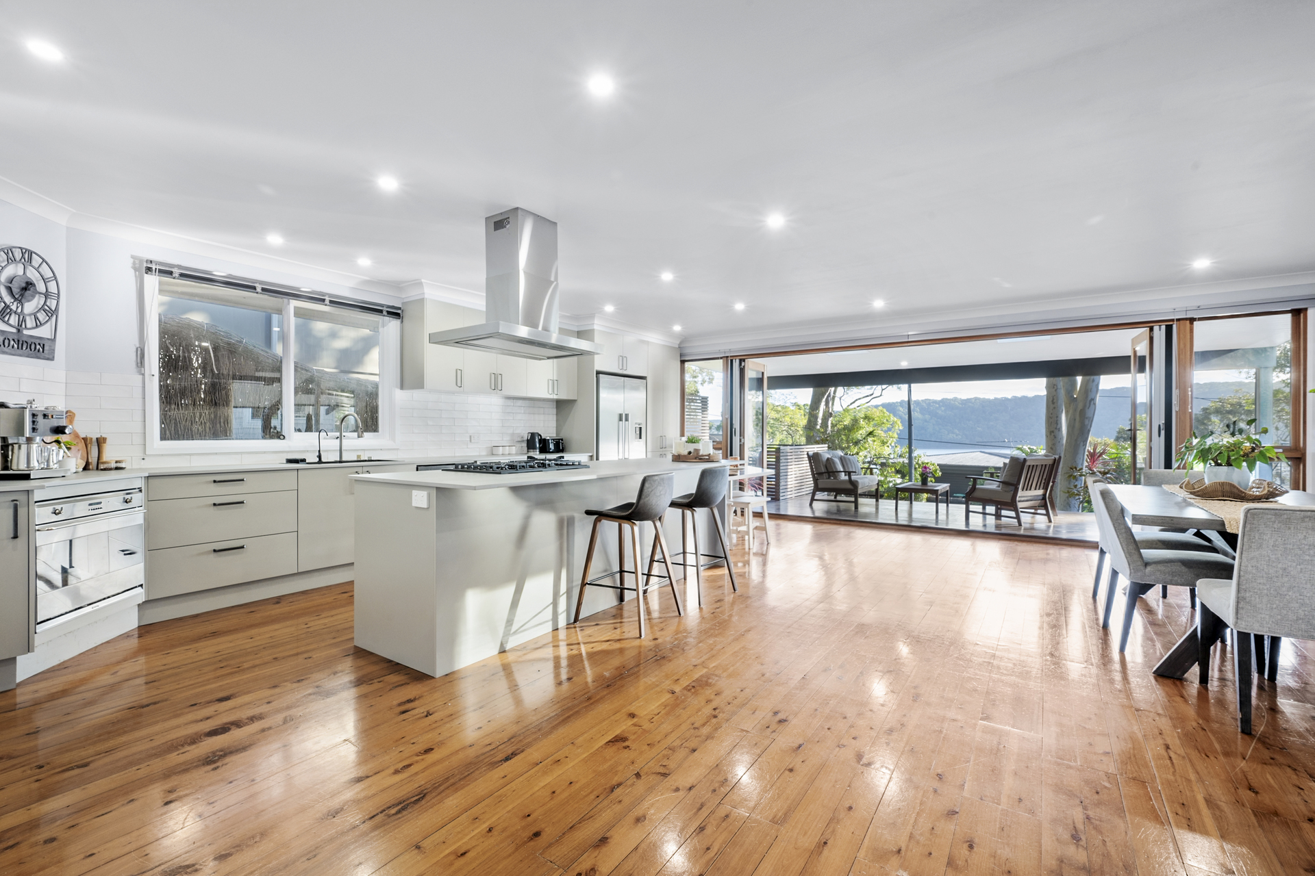 4-bedroom house at 190 RIVERVIEW ROAD, Avalon Beach NSW 2107, Northern Beaches, New South Wales