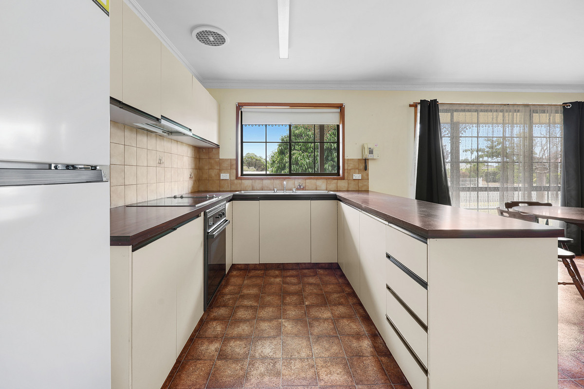10 Strachan Street, Hamilton, VIC 3300 - Image 3