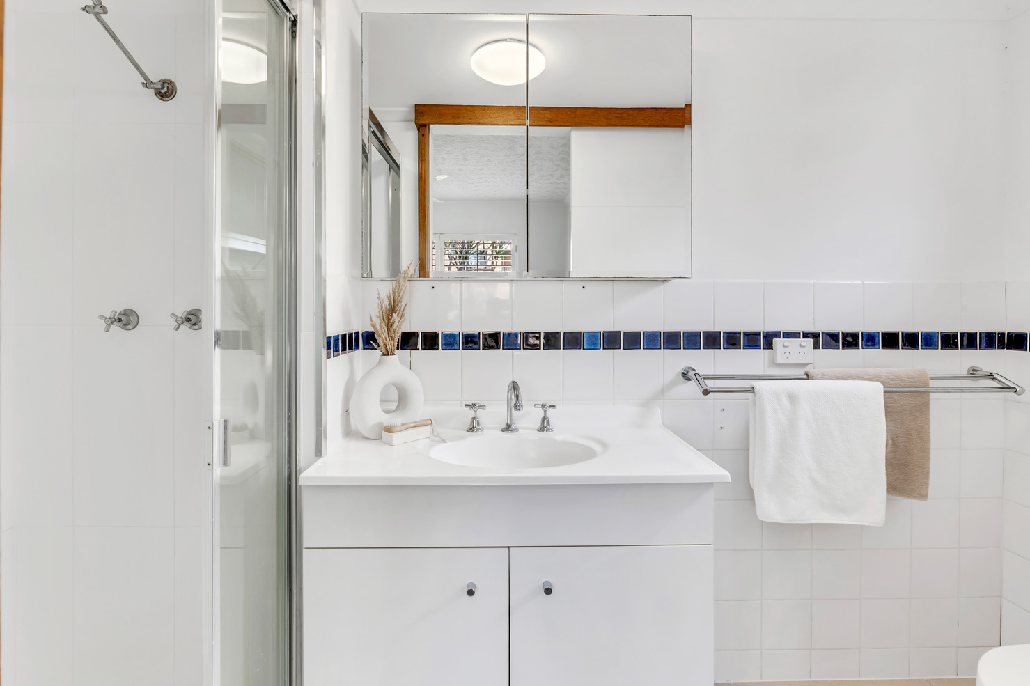 13/14 Dunlop Court, Mermaid Waters, Qld, 4218 - Image 6