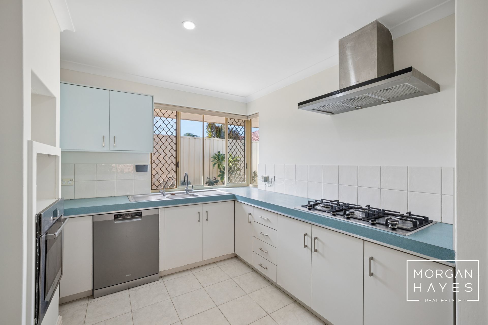 2/14 Skytown Place, Queens Park, WA 6107 - Image 10