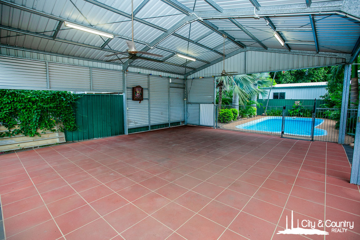 12 BANKS CRESCENT, Sunset QLD 4825 - Image 1